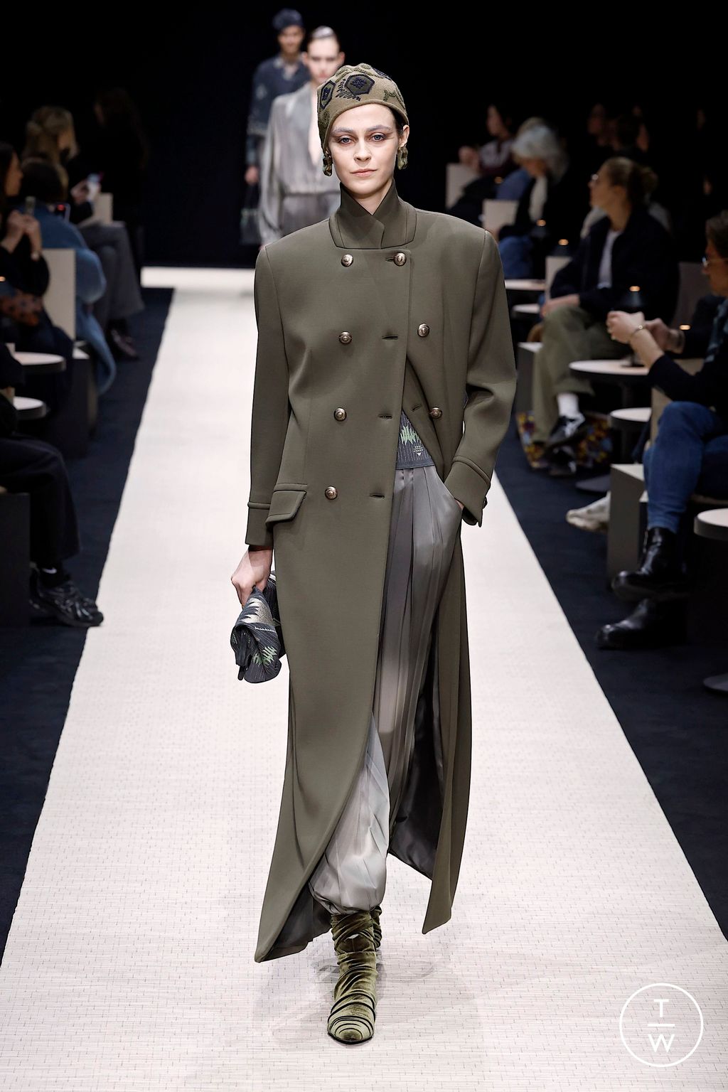 Fashion Week Milan Fall/Winter 2025 look 33 from the Giorgio Armani collection womenswear
