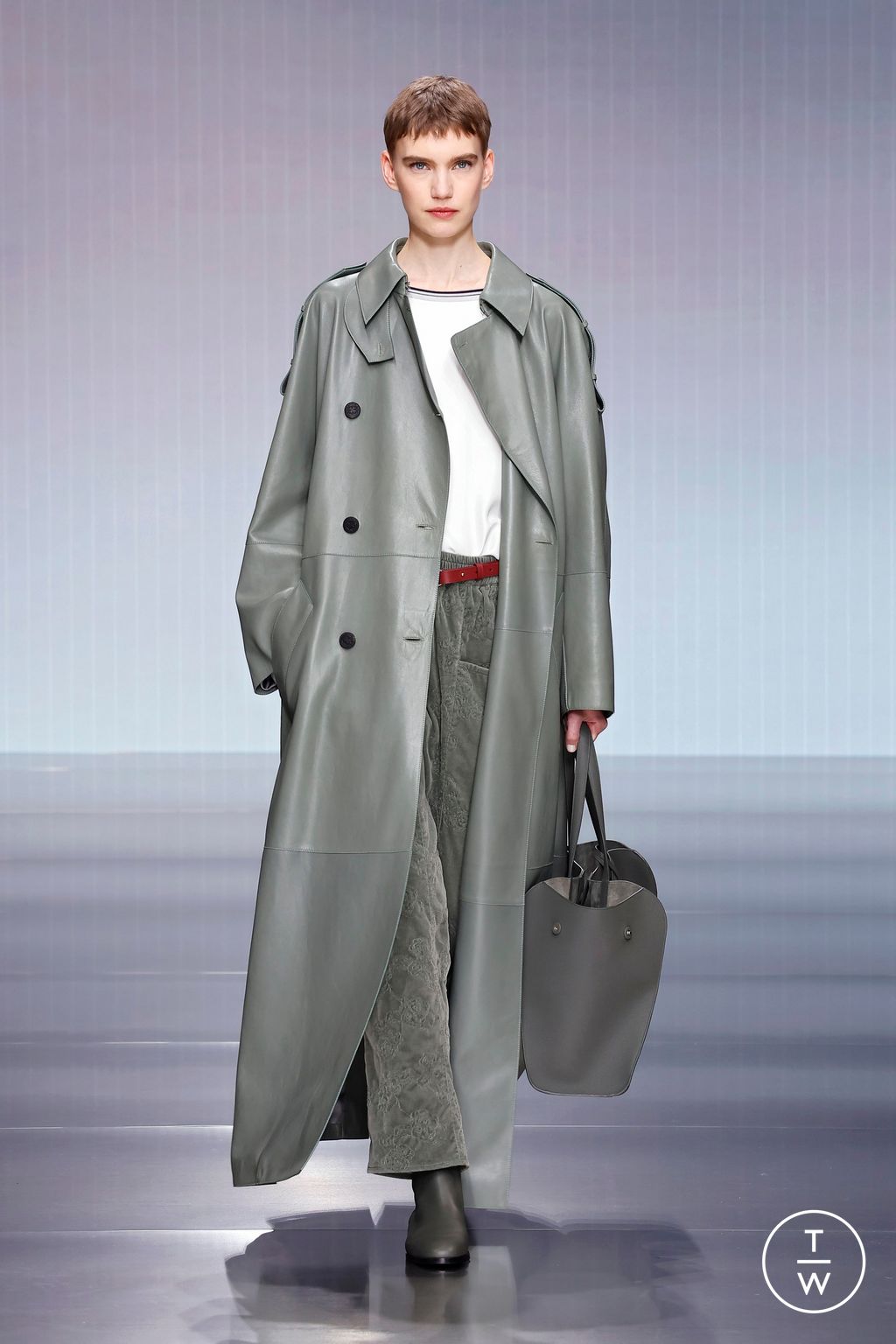 Fashion Week Milan Fall/Winter 2026 look 21 from the Giorgio Armani collection womenswear