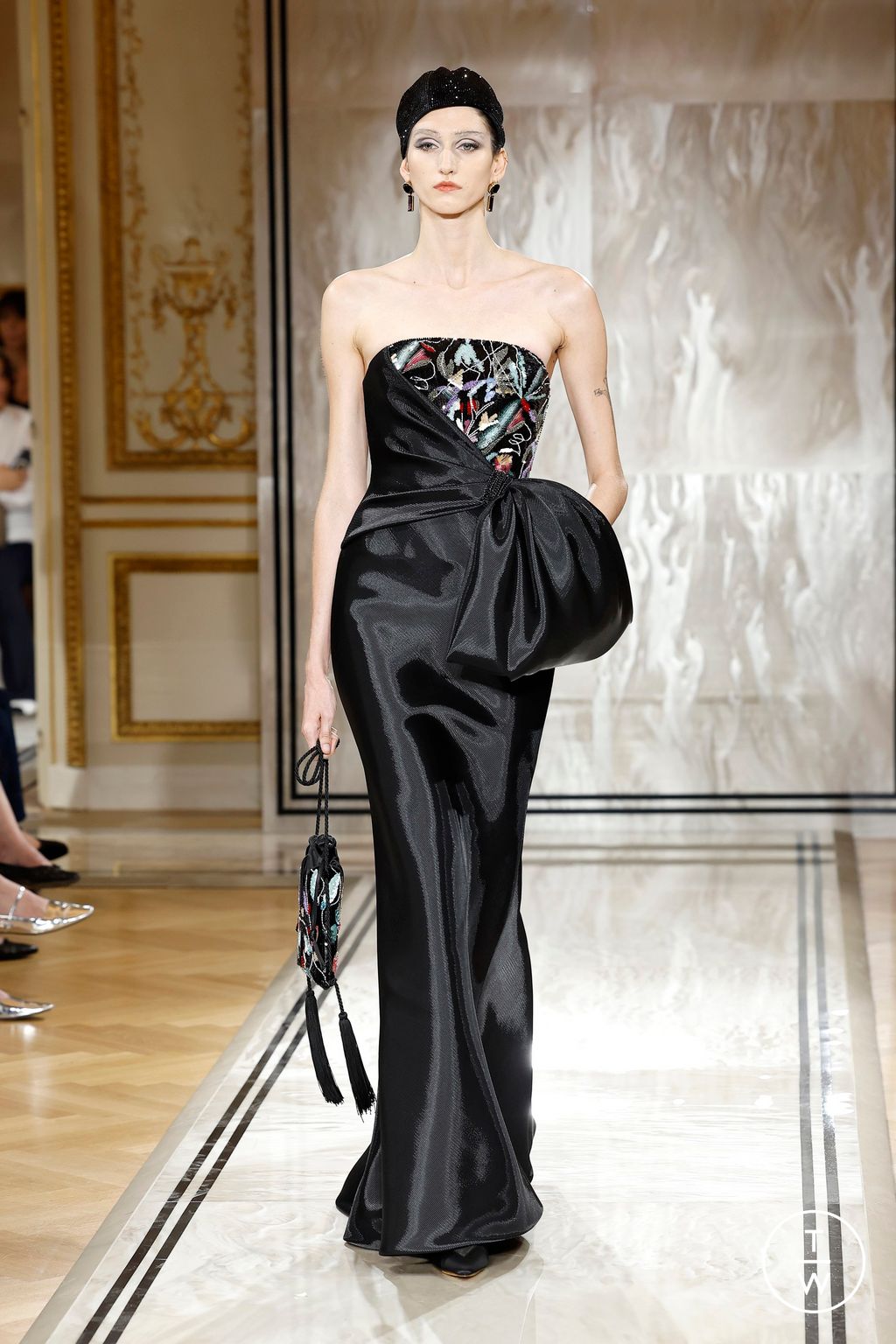 Fashion Week Paris Fall/Winter 2025 look 15 from the Giorgio Armani collection couture