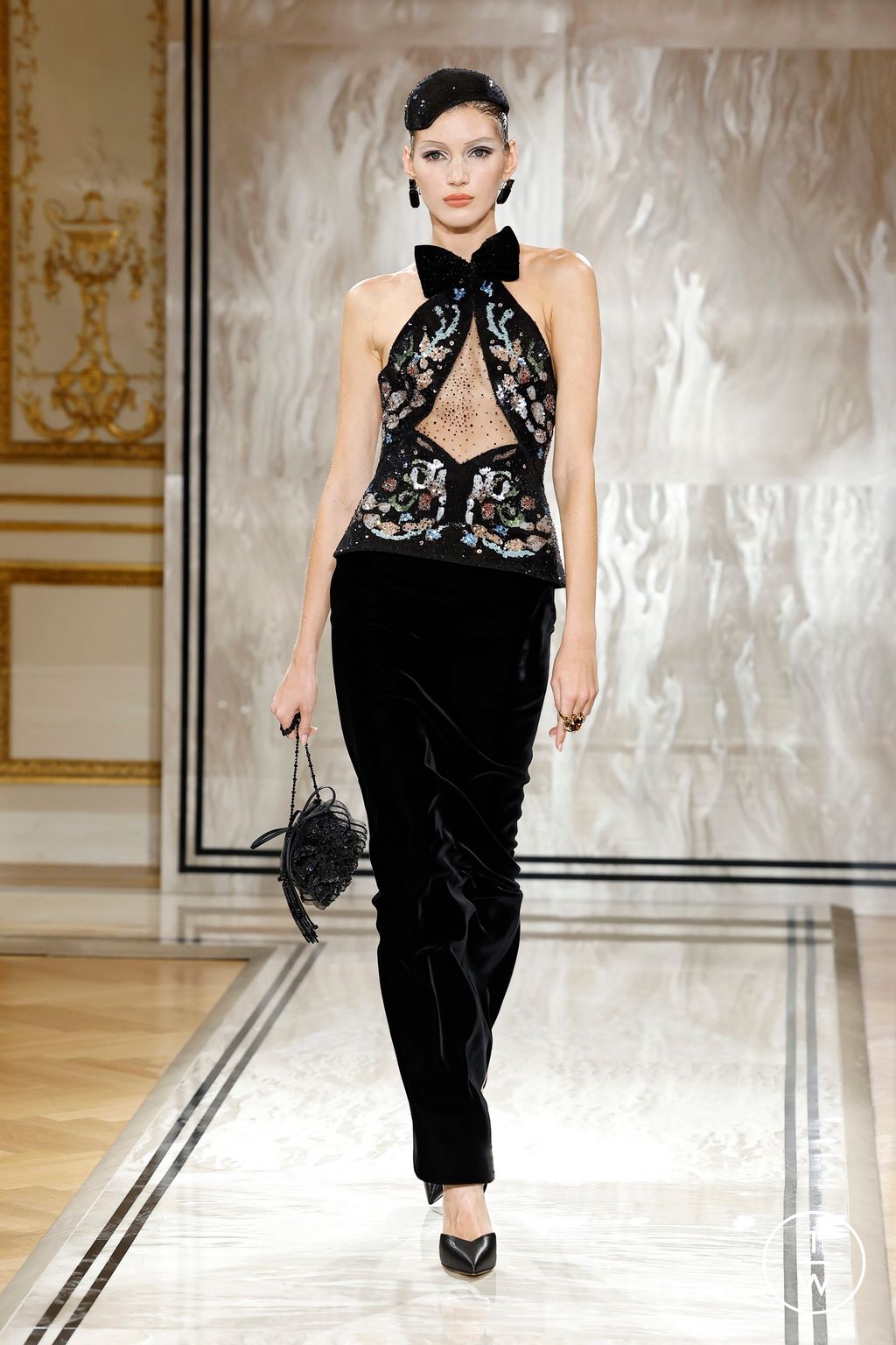Fashion Week Paris Fall/Winter 2025 look 17 from the Giorgio Armani collection couture