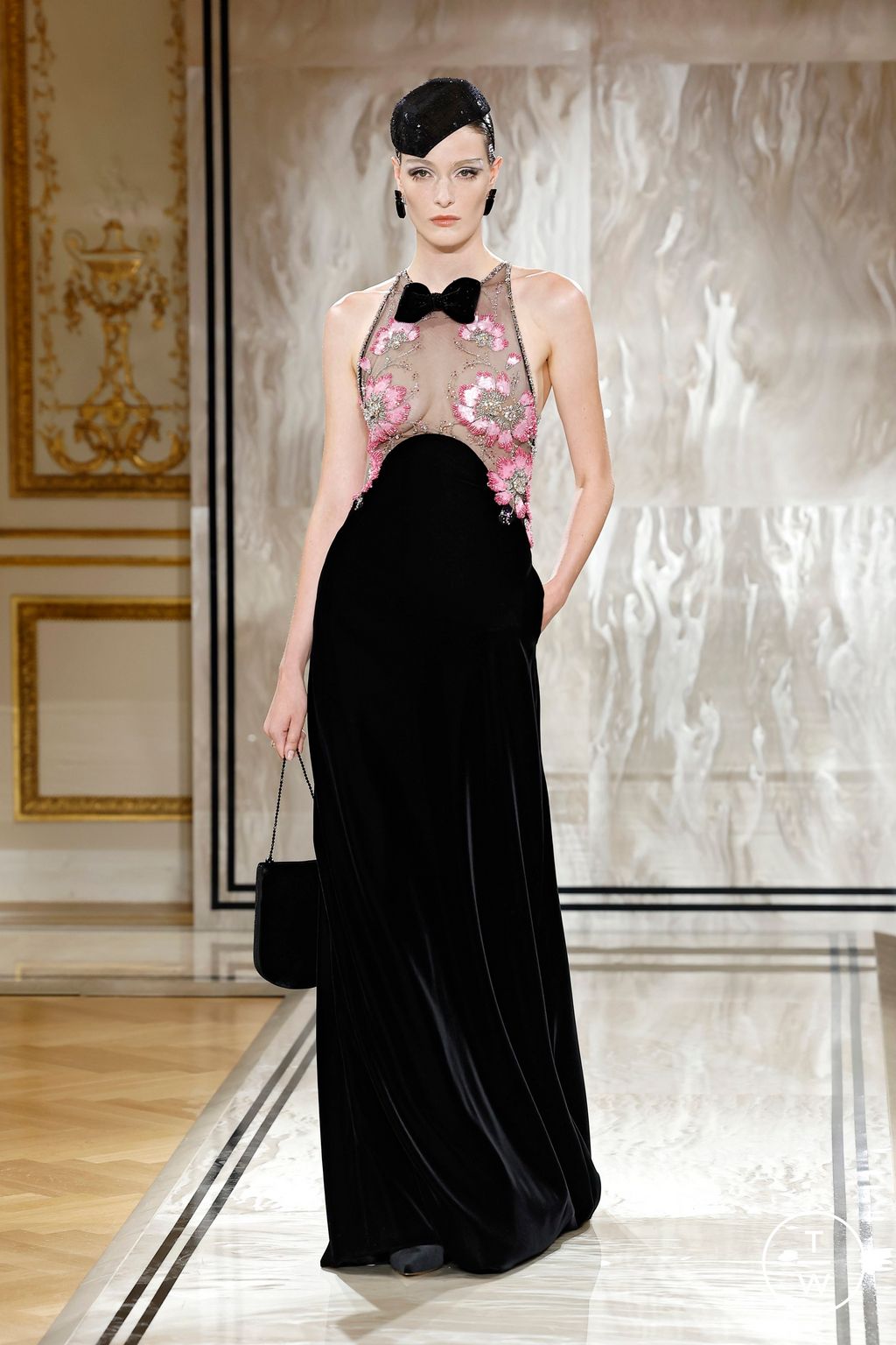 Fashion Week Paris Fall/Winter 2025 look 19 from the Giorgio Armani collection couture