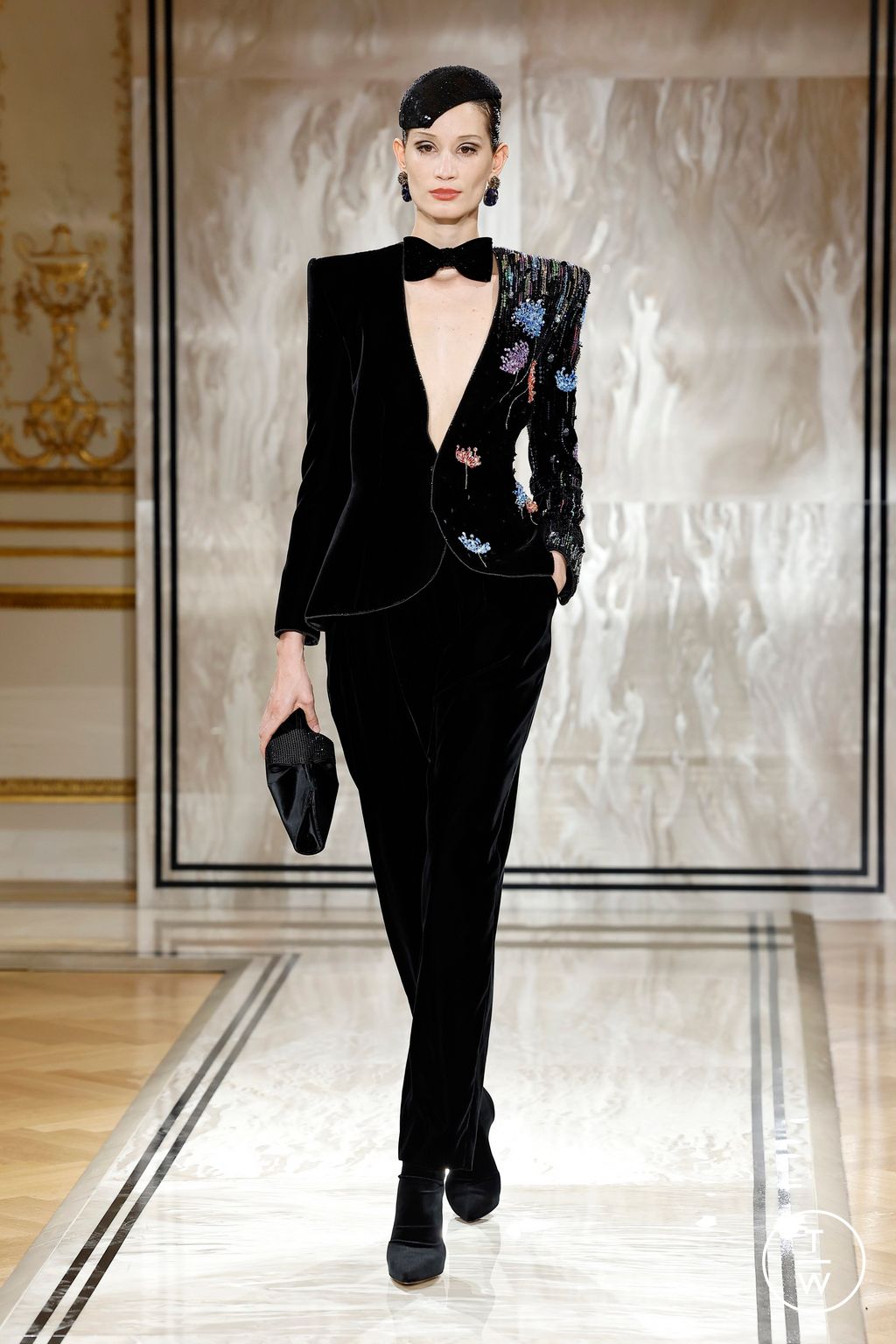 Fashion Week Paris Fall/Winter 2025 look 20 from the Giorgio Armani collection couture