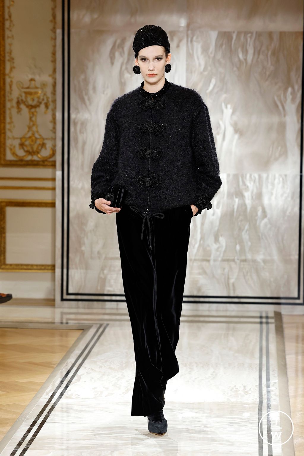 Fashion Week Paris Fall/Winter 2025 look 23 from the Giorgio Armani collection couture