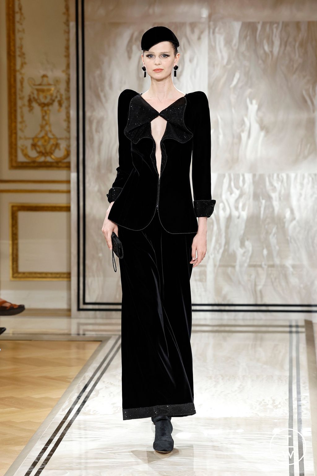 Fashion Week Paris Fall/Winter 2025 look 27 from the Giorgio Armani collection couture