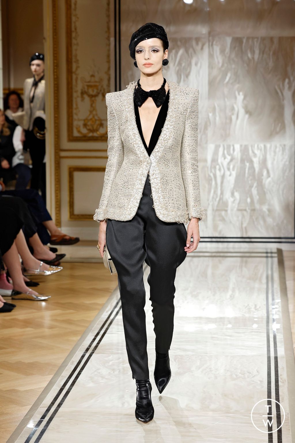 Fashion Week Paris Fall/Winter 2025 look 32 from the Giorgio Armani collection couture