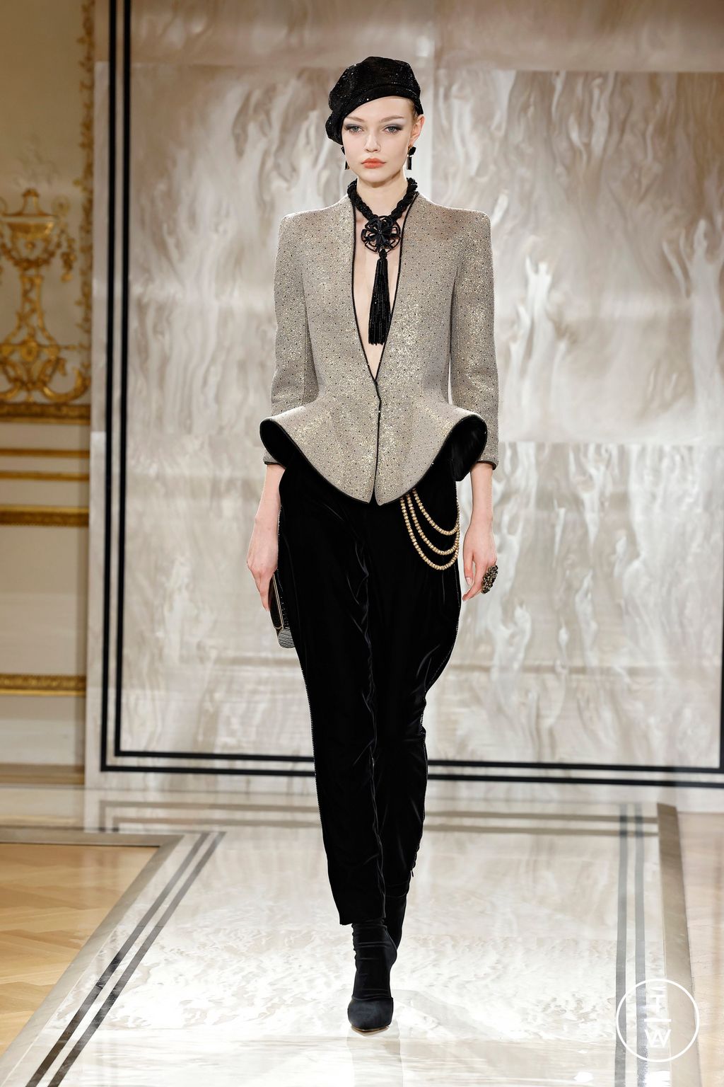Fashion Week Paris Fall/Winter 2025 look 33 from the Giorgio Armani collection couture
