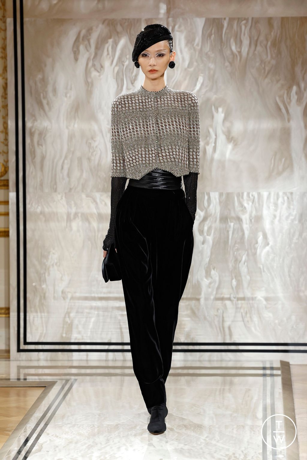 Fashion Week Paris Fall/Winter 2025 look 35 from the Giorgio Armani collection couture