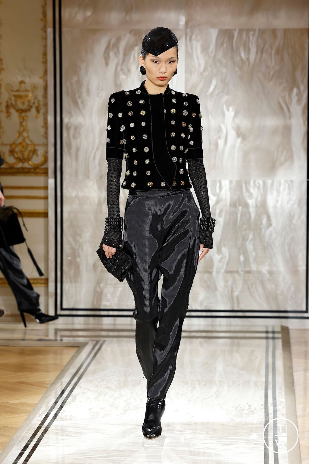 Fashion Week Paris Fall/Winter 2025 look 38 from the Giorgio Armani collection couture