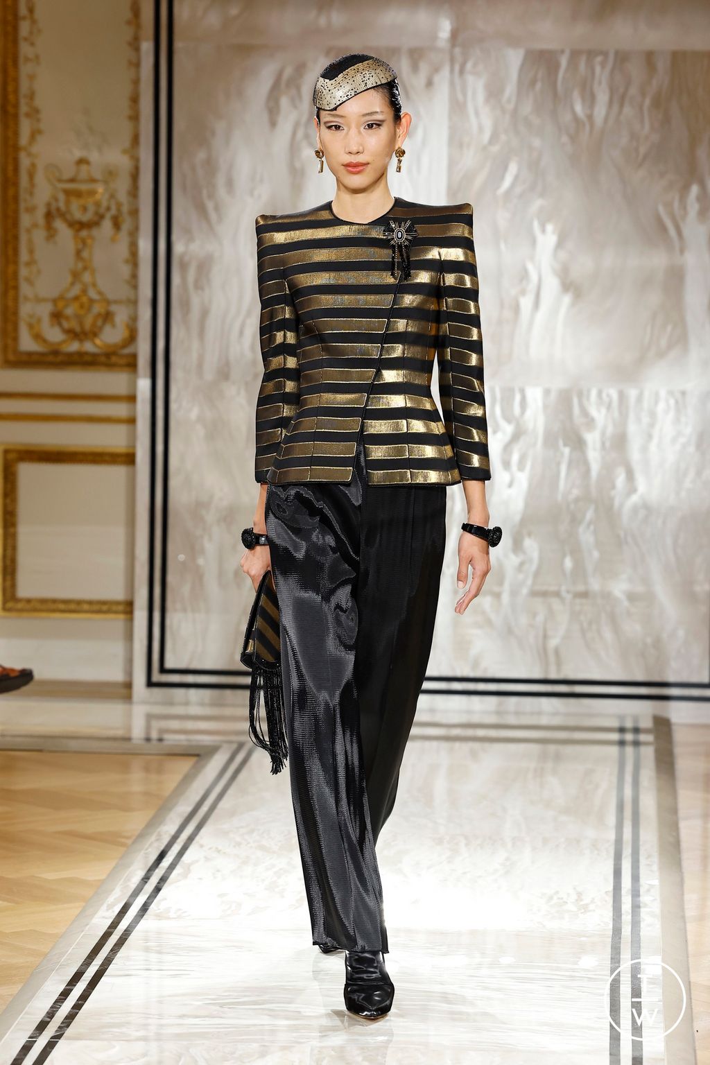 Fashion Week Paris Fall/Winter 2025 look 40 from the Giorgio Armani collection couture