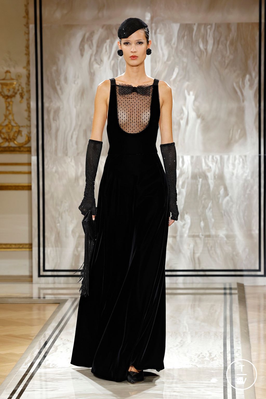 Fashion Week Paris Fall/Winter 2025 look 45 from the Giorgio Armani collection couture