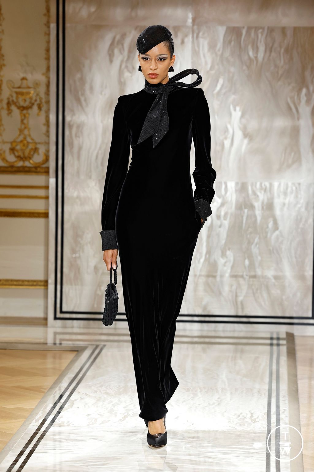 Fashion Week Paris Fall/Winter 2025 look 52 from the Giorgio Armani collection couture