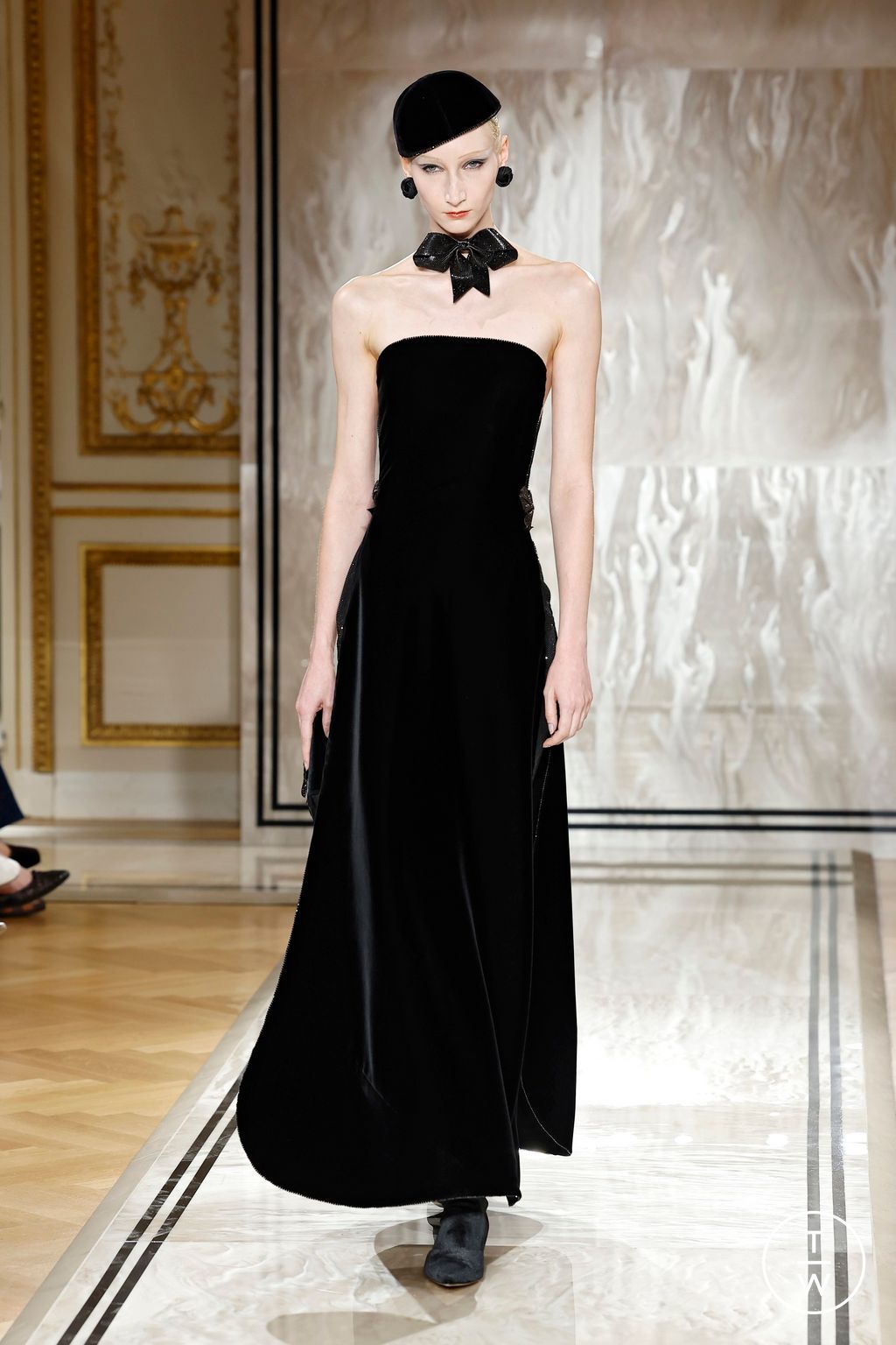 Fashion Week Paris Fall/Winter 2025 look 56 from the Giorgio Armani collection couture