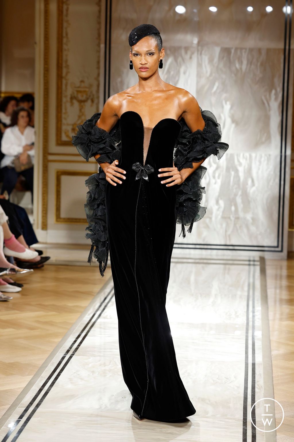 Fashion Week Paris Fall/Winter 2025 look 58 from the Giorgio Armani collection couture