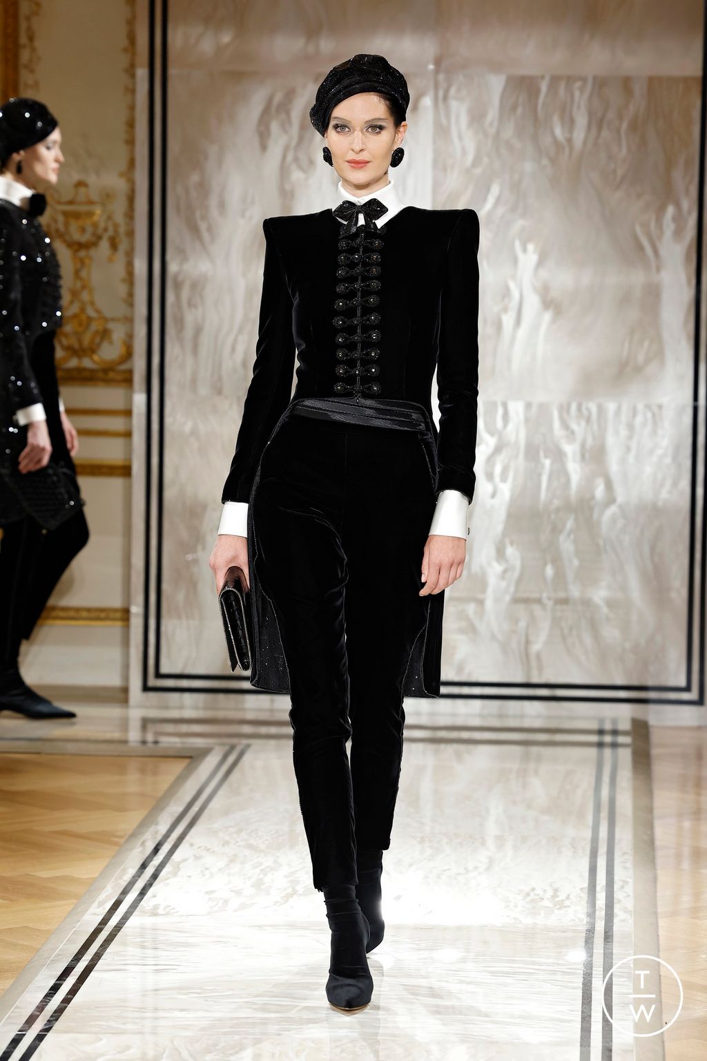 Fashion Week Paris Fall/Winter 2025 look 68 from the Giorgio Armani collection couture