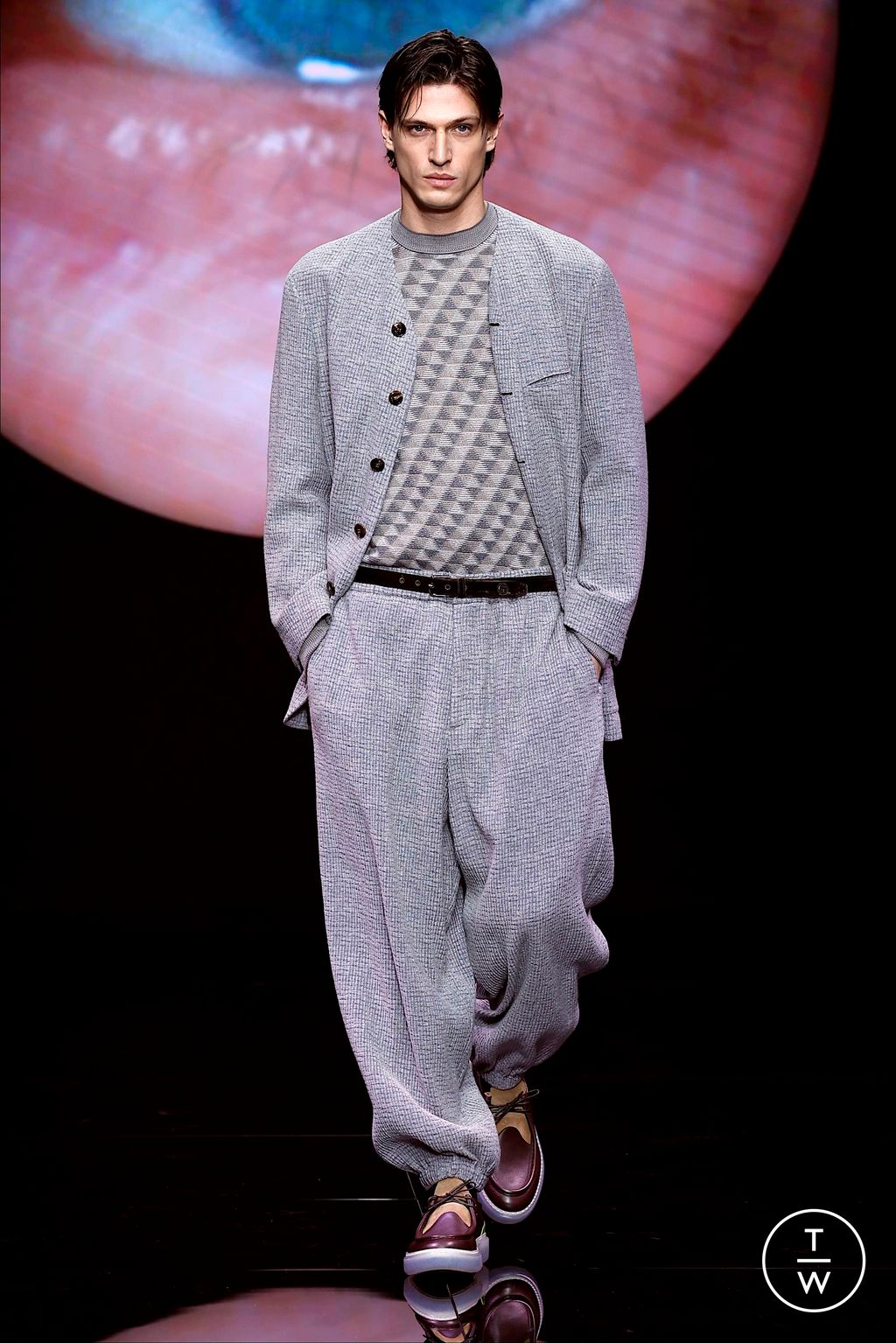Fashion Week Milan Fall/Winter 2024 look 13 de la collection Giorgio Armani menswear