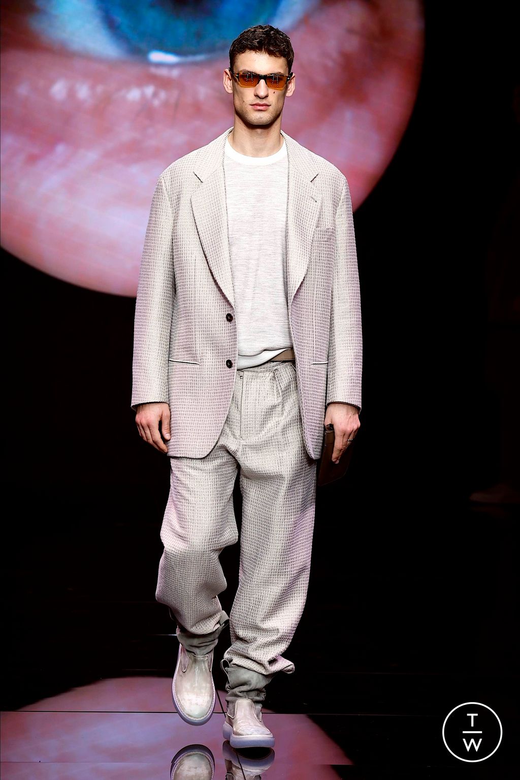 Fashion Week Milan Fall/Winter 2024 look 16 de la collection Giorgio Armani menswear