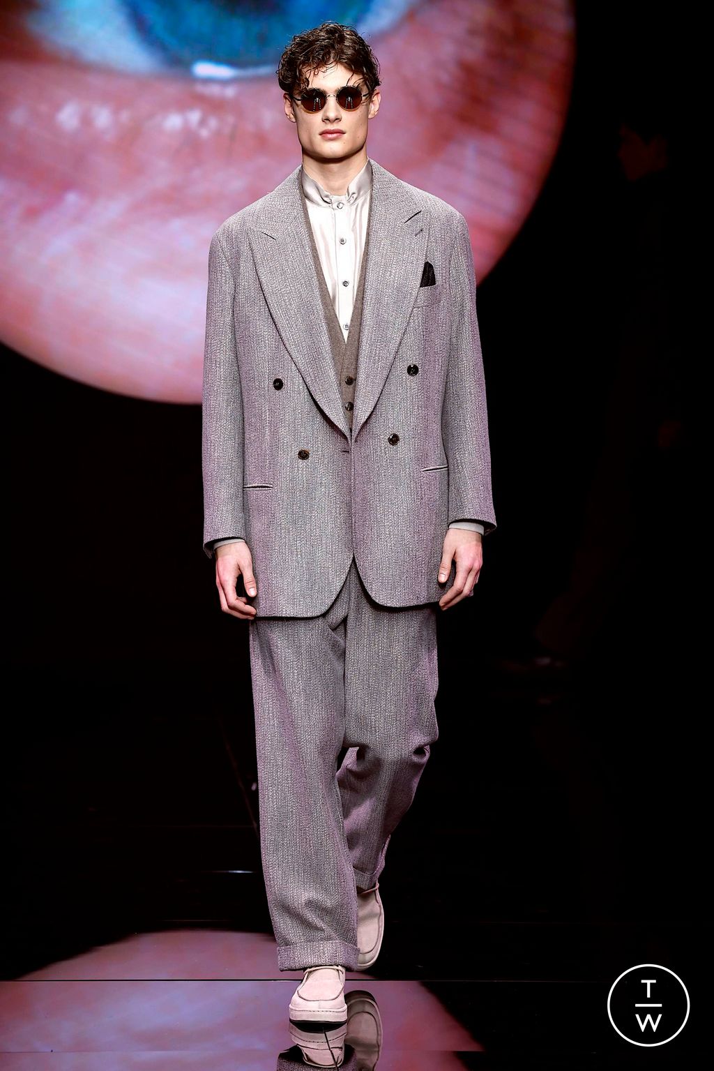 Fashion Week Milan Fall/Winter 2024 look 17 from the Giorgio Armani collection menswear