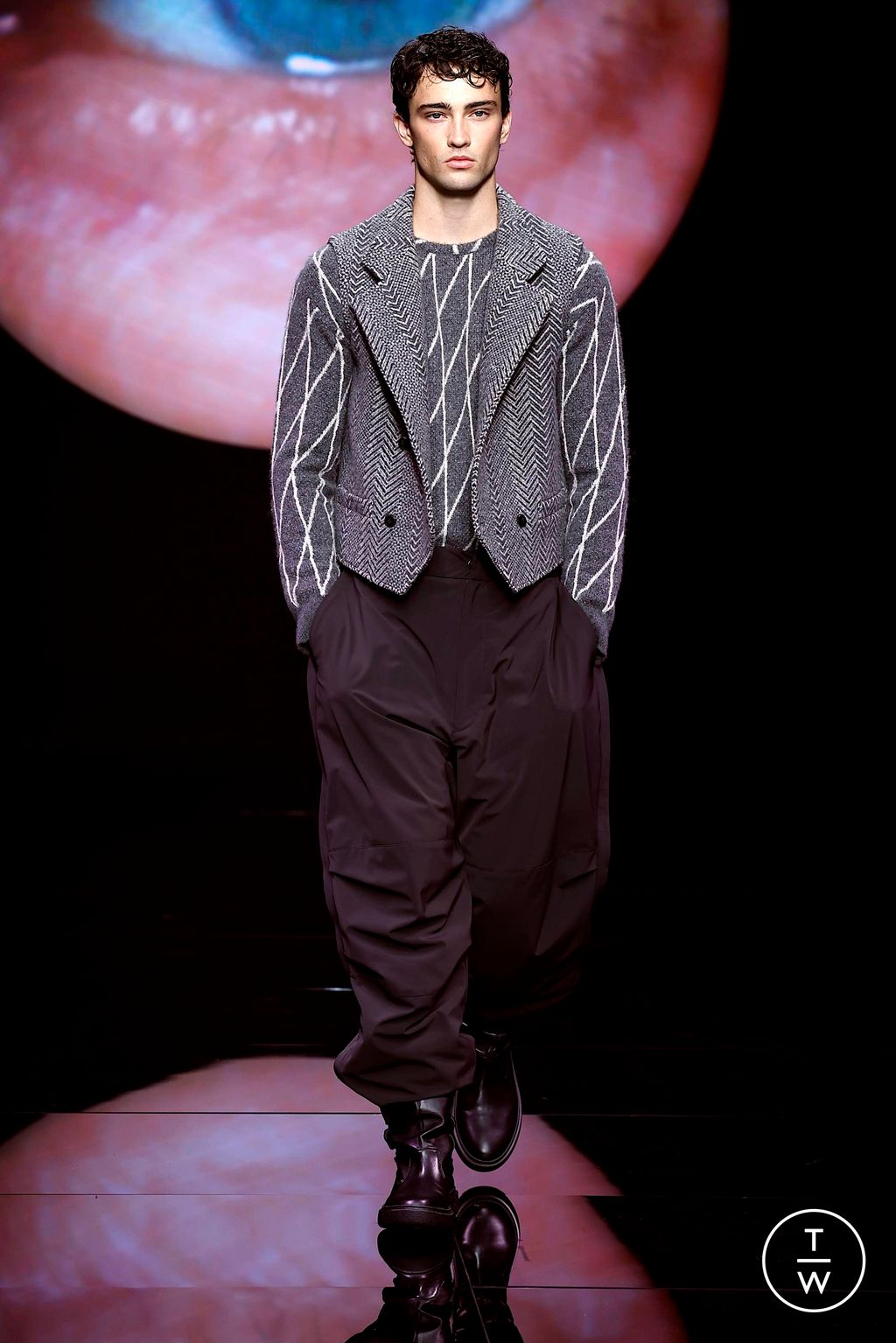 Fashion Week Milan Fall/Winter 2024 look 20 de la collection Giorgio Armani menswear
