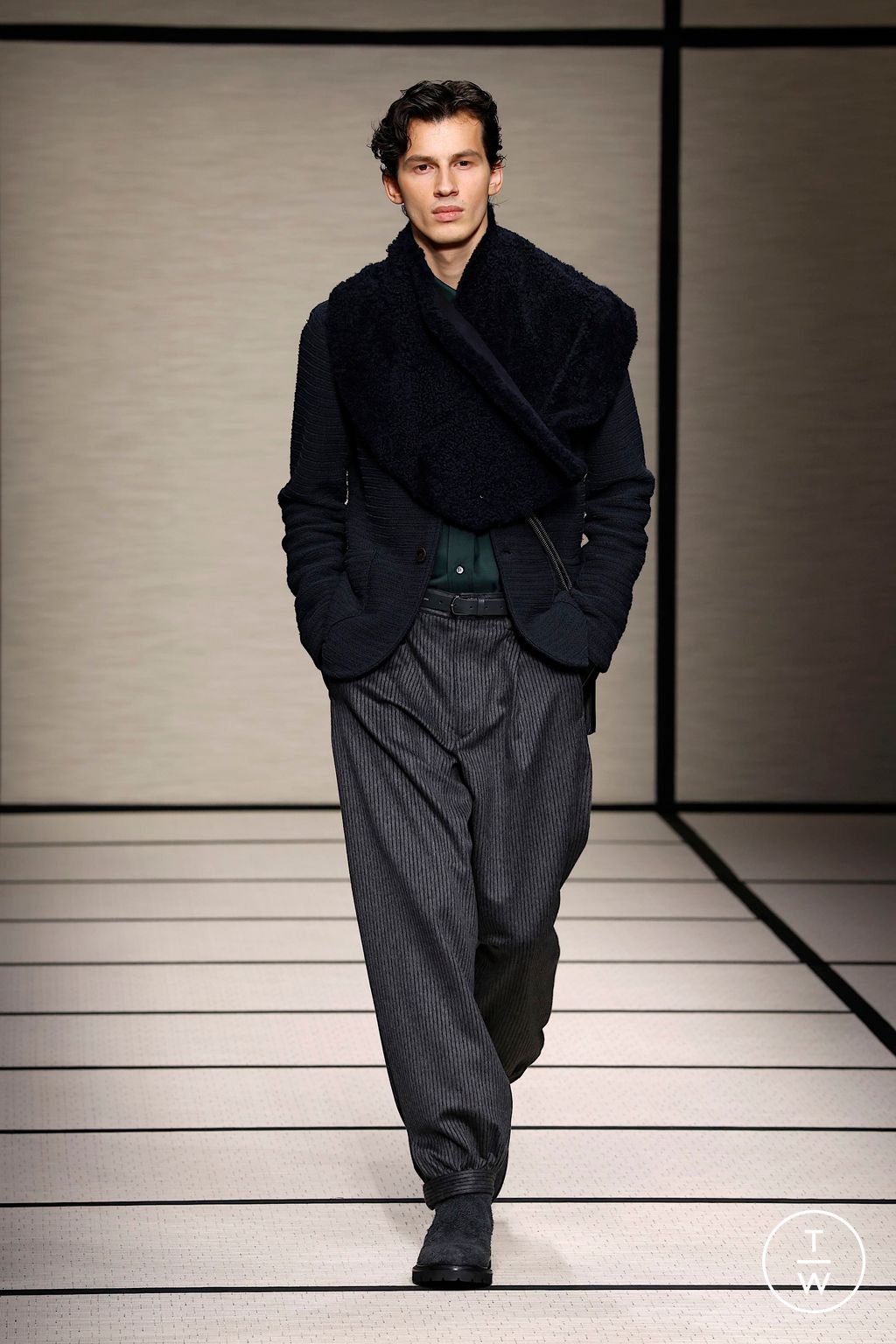 Fashion Week Milan Fall/Winter 2025 look 13 de la collection Giorgio Armani menswear