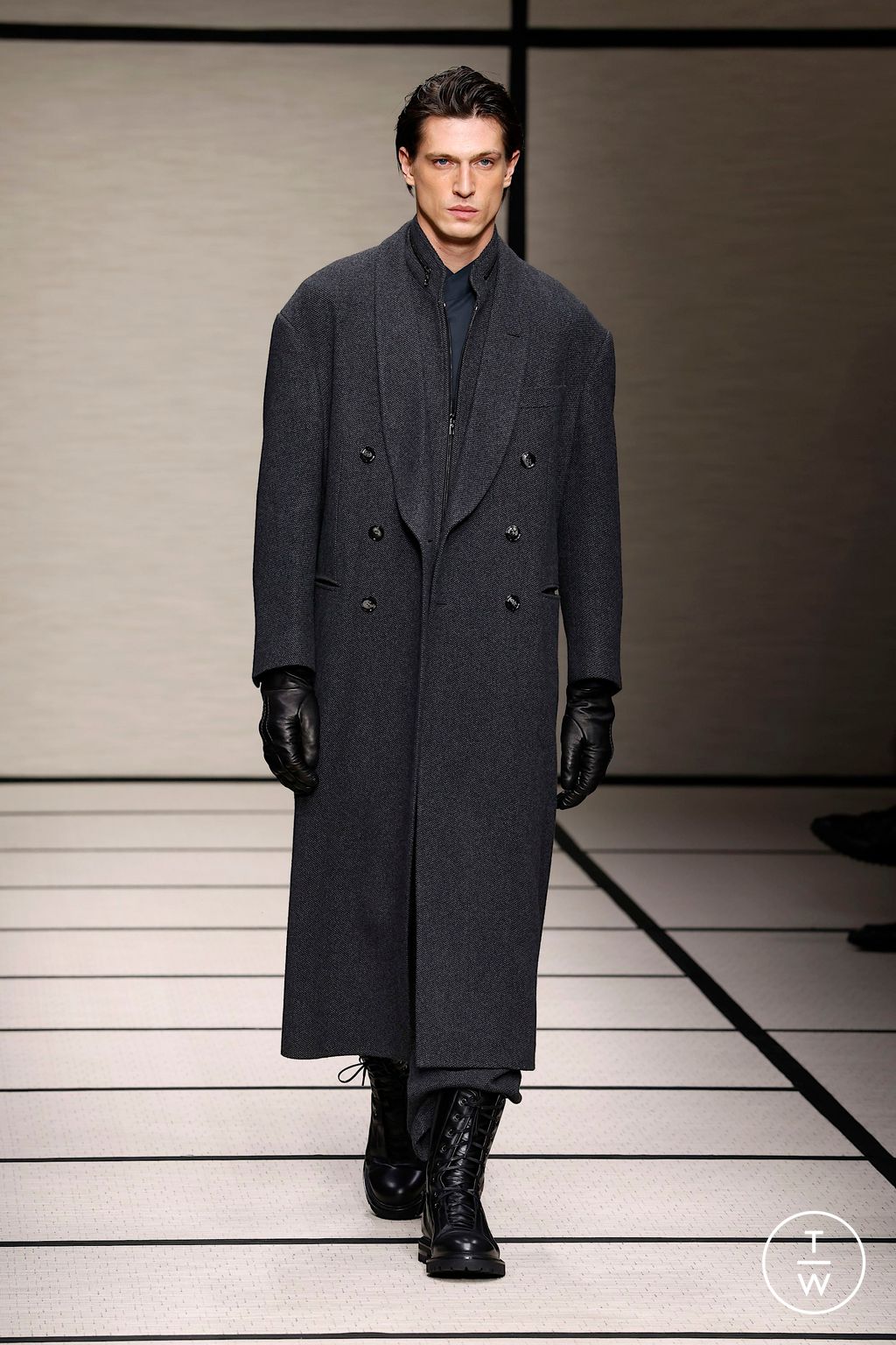 Fashion Week Milan Fall/Winter 2025 look 28 de la collection Giorgio Armani menswear