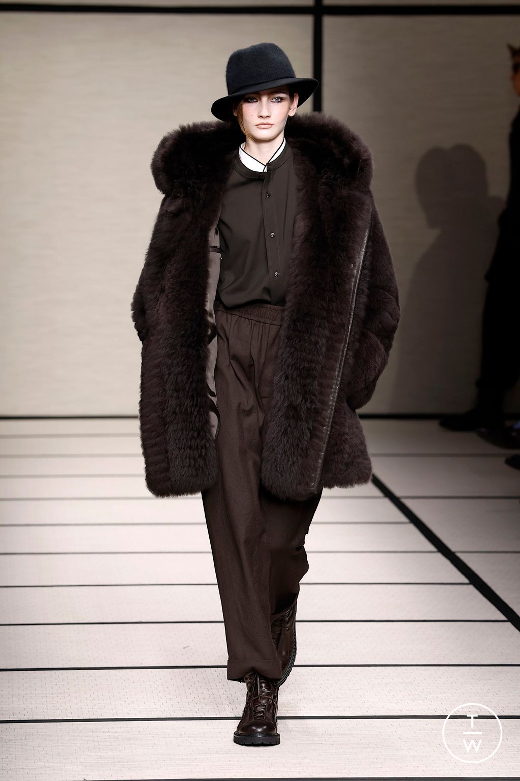 Fashion Week Milan Fall/Winter 2025 look 102 de la collection Giorgio Armani menswear