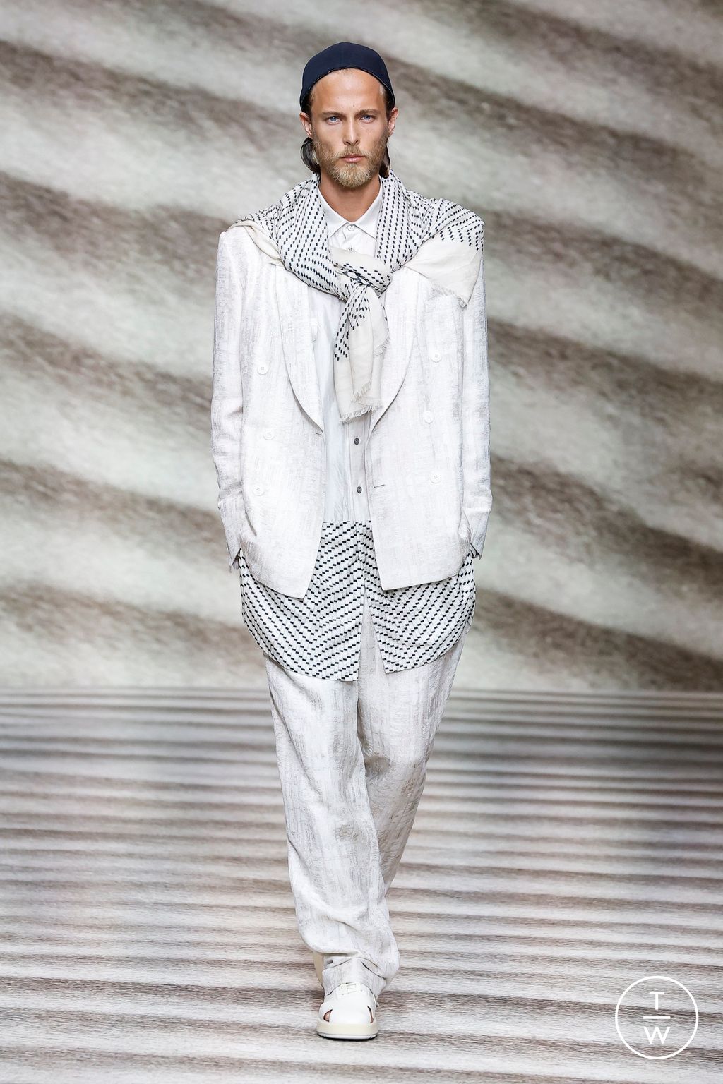 Fashion Week Milan Spring/Summer 2023 look 1 de la collection Giorgio Armani menswear