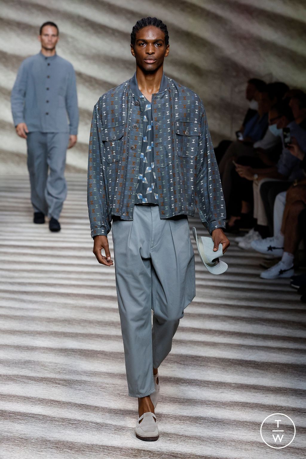 Fashion Week Milan Spring/Summer 2023 look 12 de la collection Giorgio Armani menswear