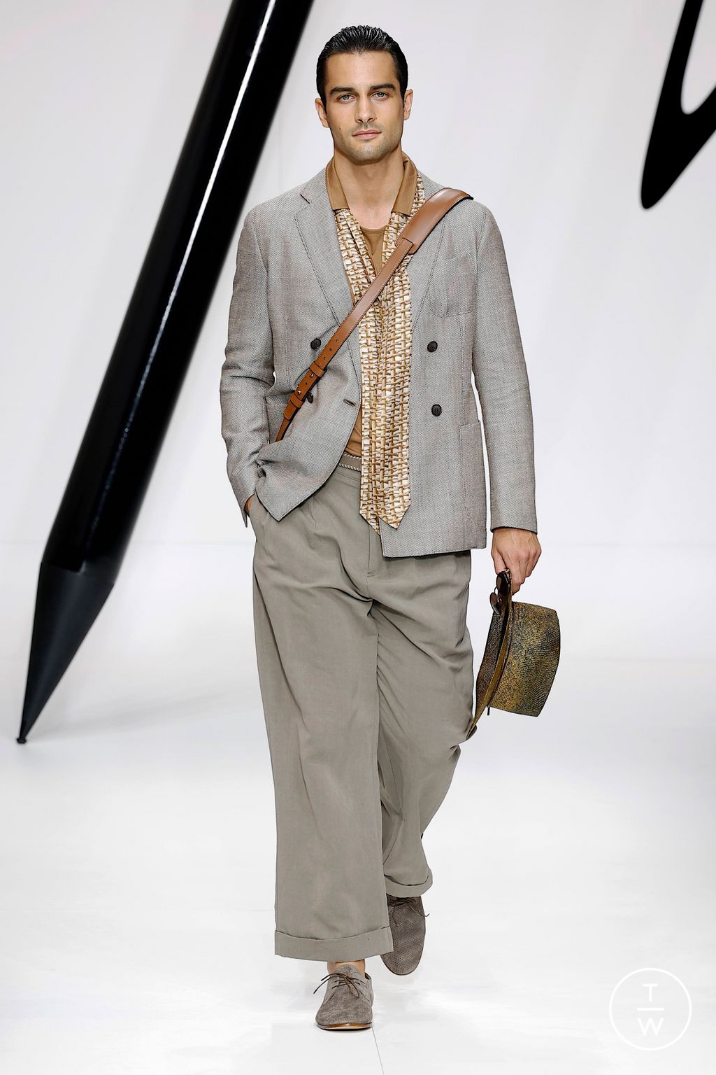 Fashion Week Milan Spring/Summer 2024 look 1 from the Giorgio Armani collection menswear