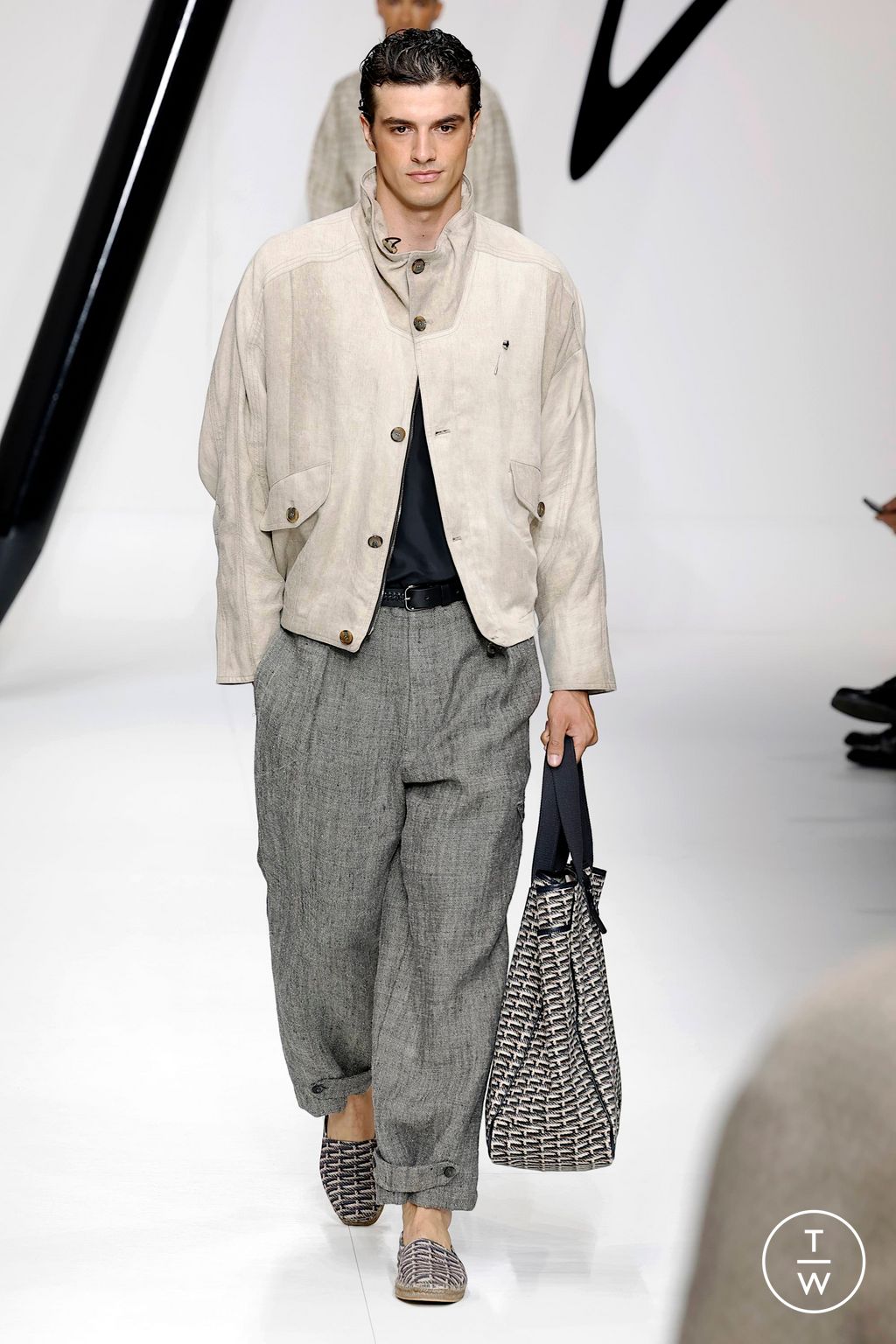 Fashion Week Milan Spring/Summer 2024 look 17 from the Giorgio Armani collection menswear