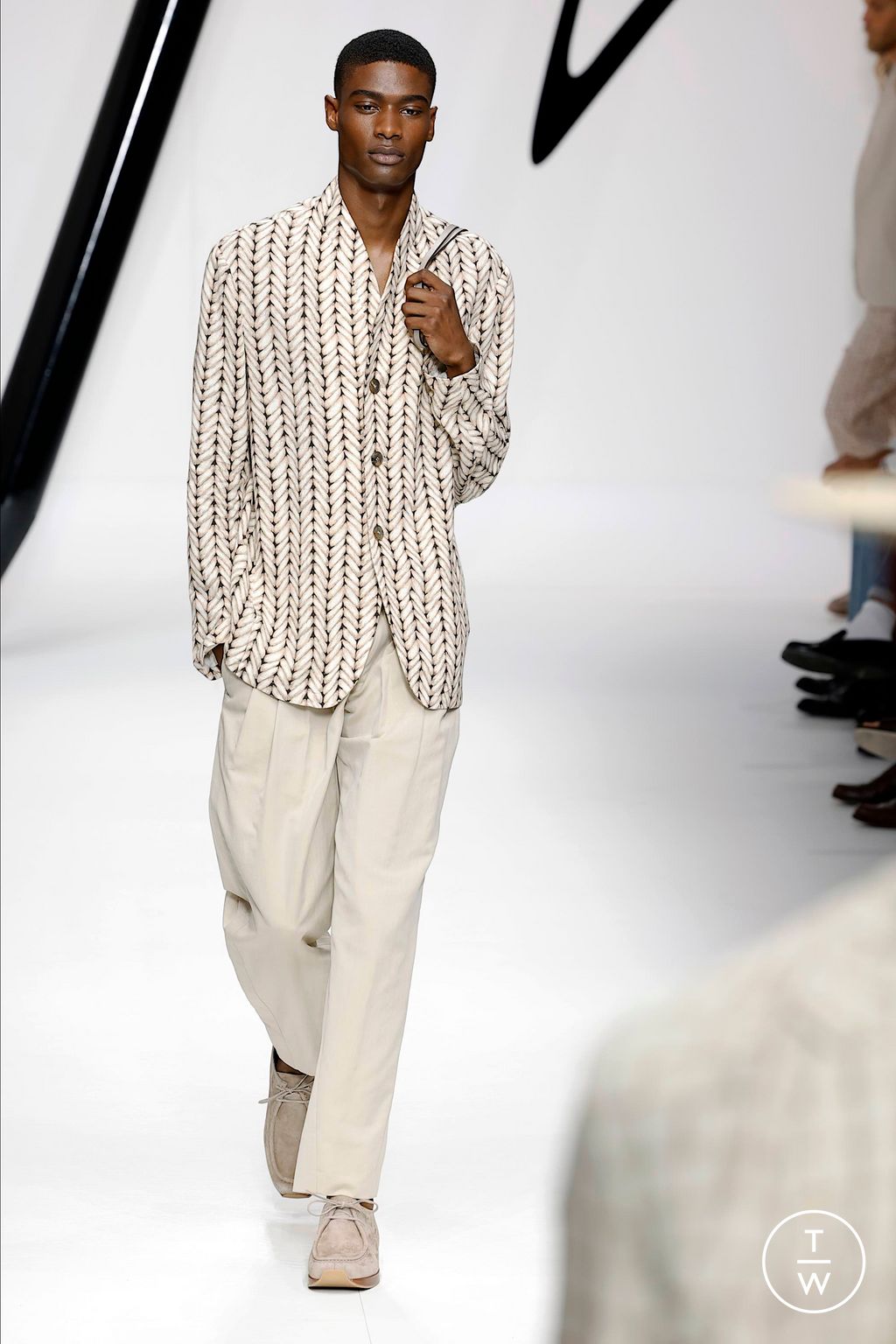 Fashion Week Milan Spring/Summer 2024 look 20 from the Giorgio Armani collection menswear