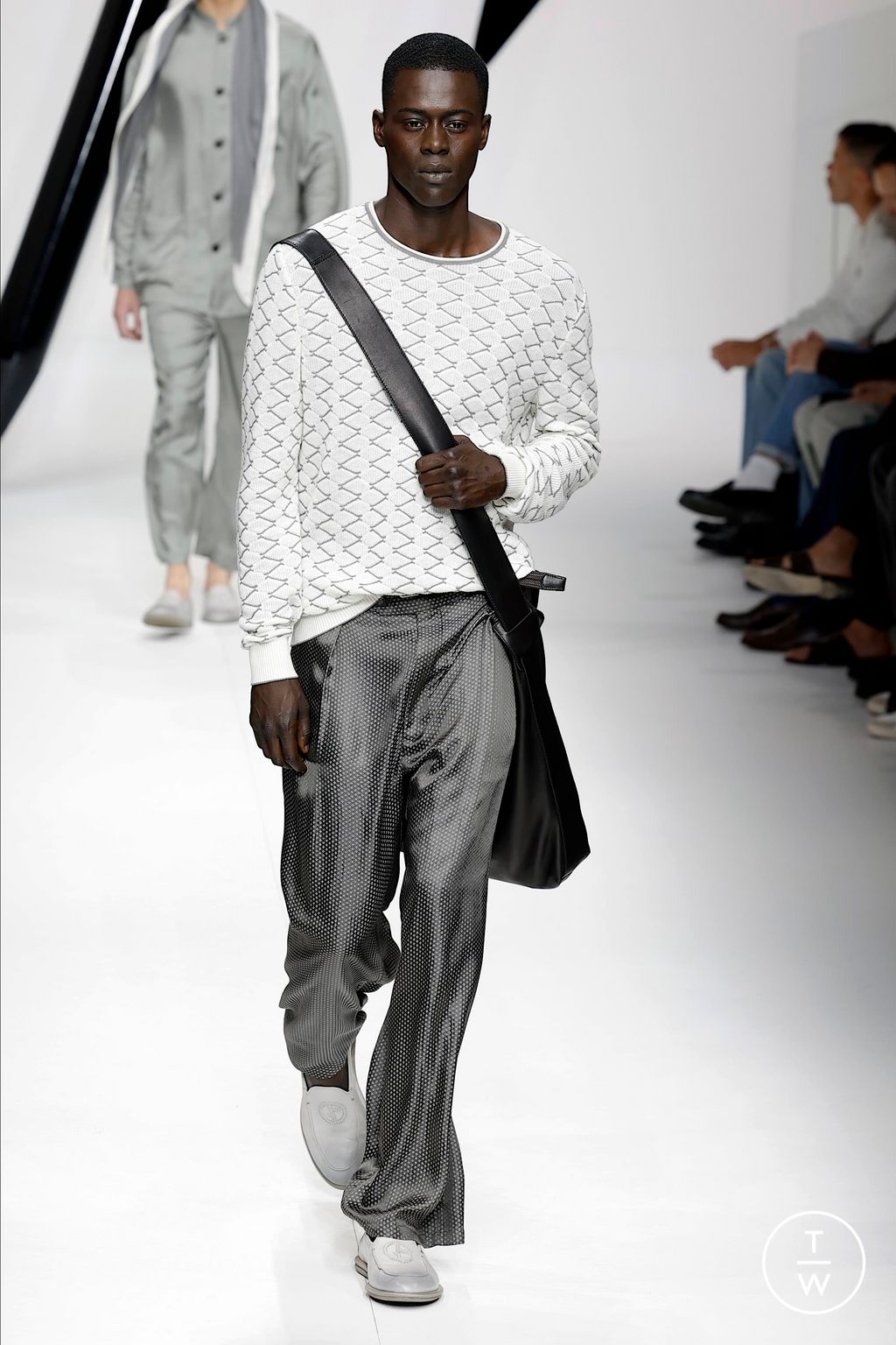 Fashion Week Milan Spring/Summer 2024 look 28 from the Giorgio Armani collection 男装