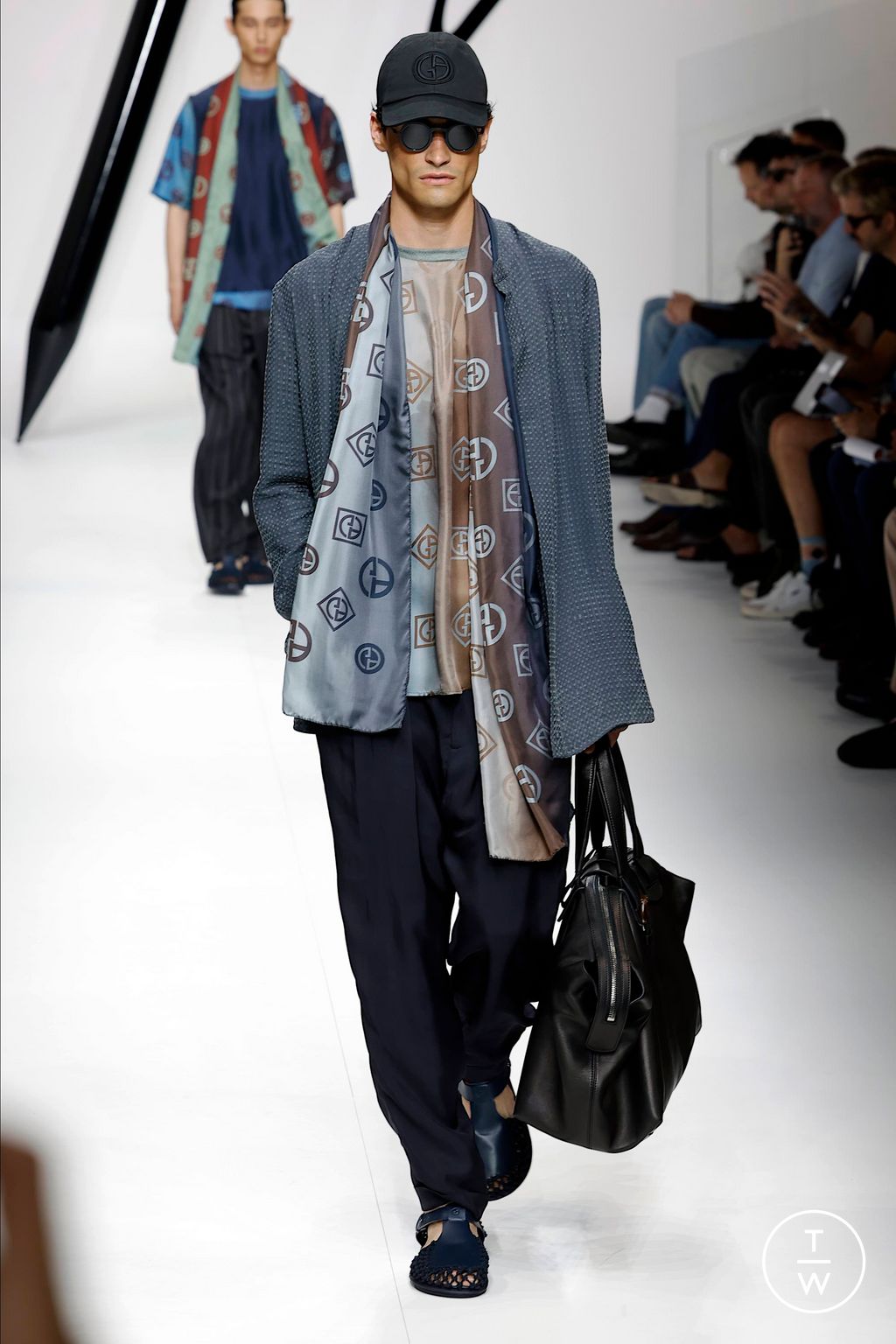 Fashion Week Milan Spring/Summer 2024 look 40 from the Giorgio Armani collection 男装