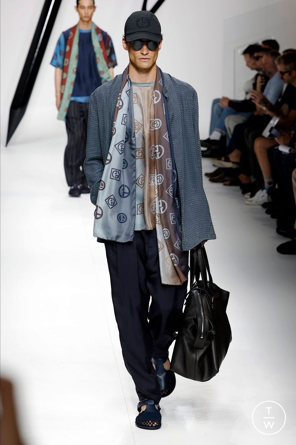 Fashion Week Milan Spring/Summer 2024 look 40 from the Giorgio Armani collection menswear
