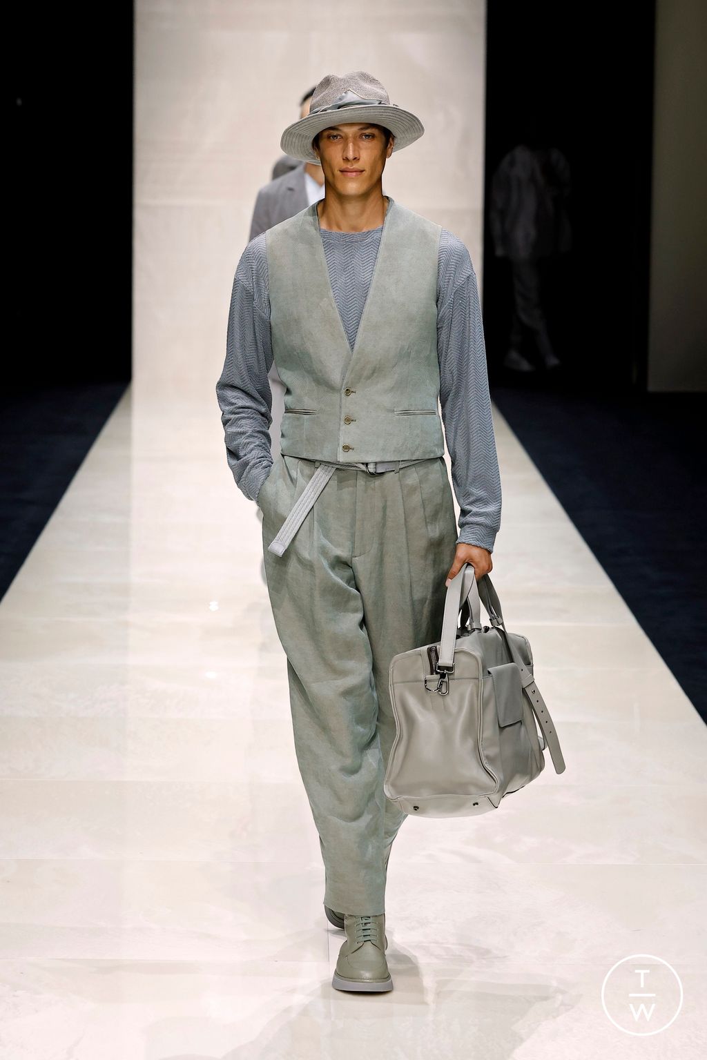 Fashion Week Milan Spring/Summer 2025 look 3 de la collection Giorgio Armani menswear