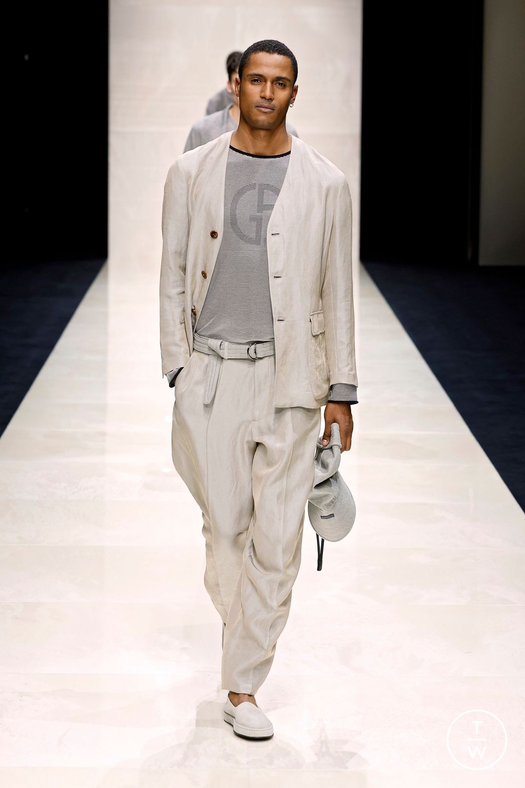 Fashion Week Milan Spring/Summer 2025 look 11 de la collection Giorgio Armani menswear