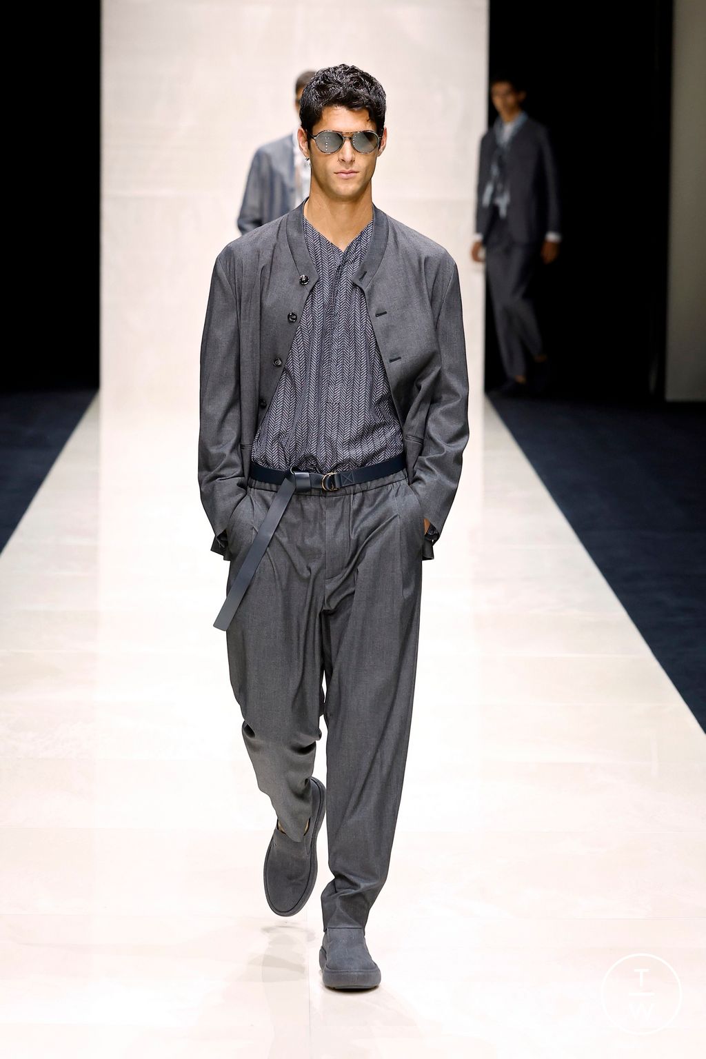 Fashion Week Milan Spring/Summer 2025 look 15 de la collection Giorgio Armani menswear