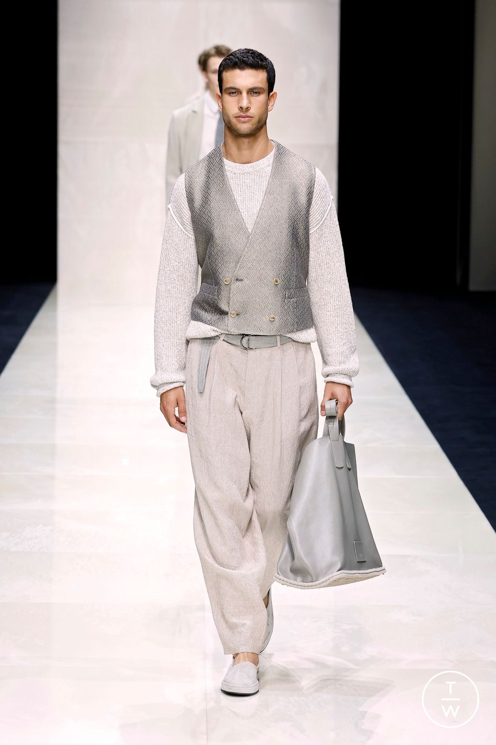 Fashion Week Milan Spring/Summer 2025 look 27 from the Giorgio Armani collection menswear