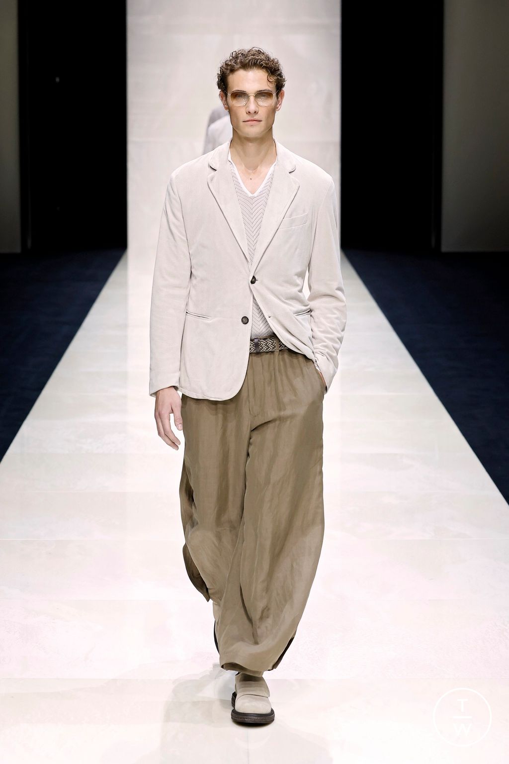Fashion Week Milan Spring-Summer 2025 look 29 from the Giorgio Armani collection menswear