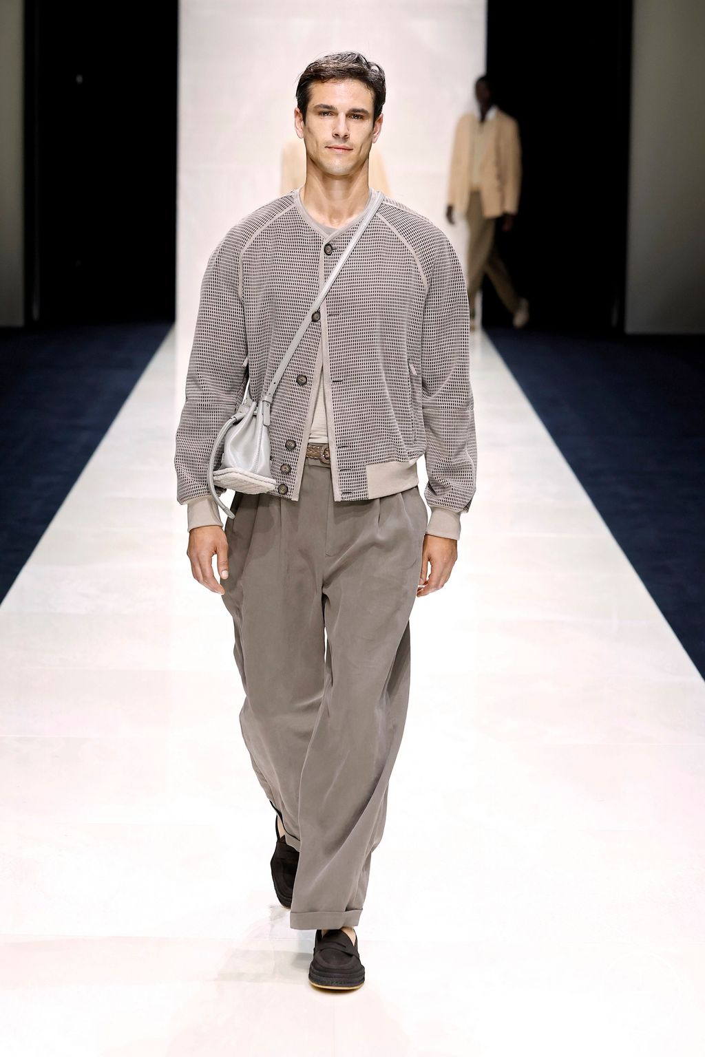 Fashion Week Milan Spring-Summer 2025 look 32 de la collection Giorgio Armani menswear