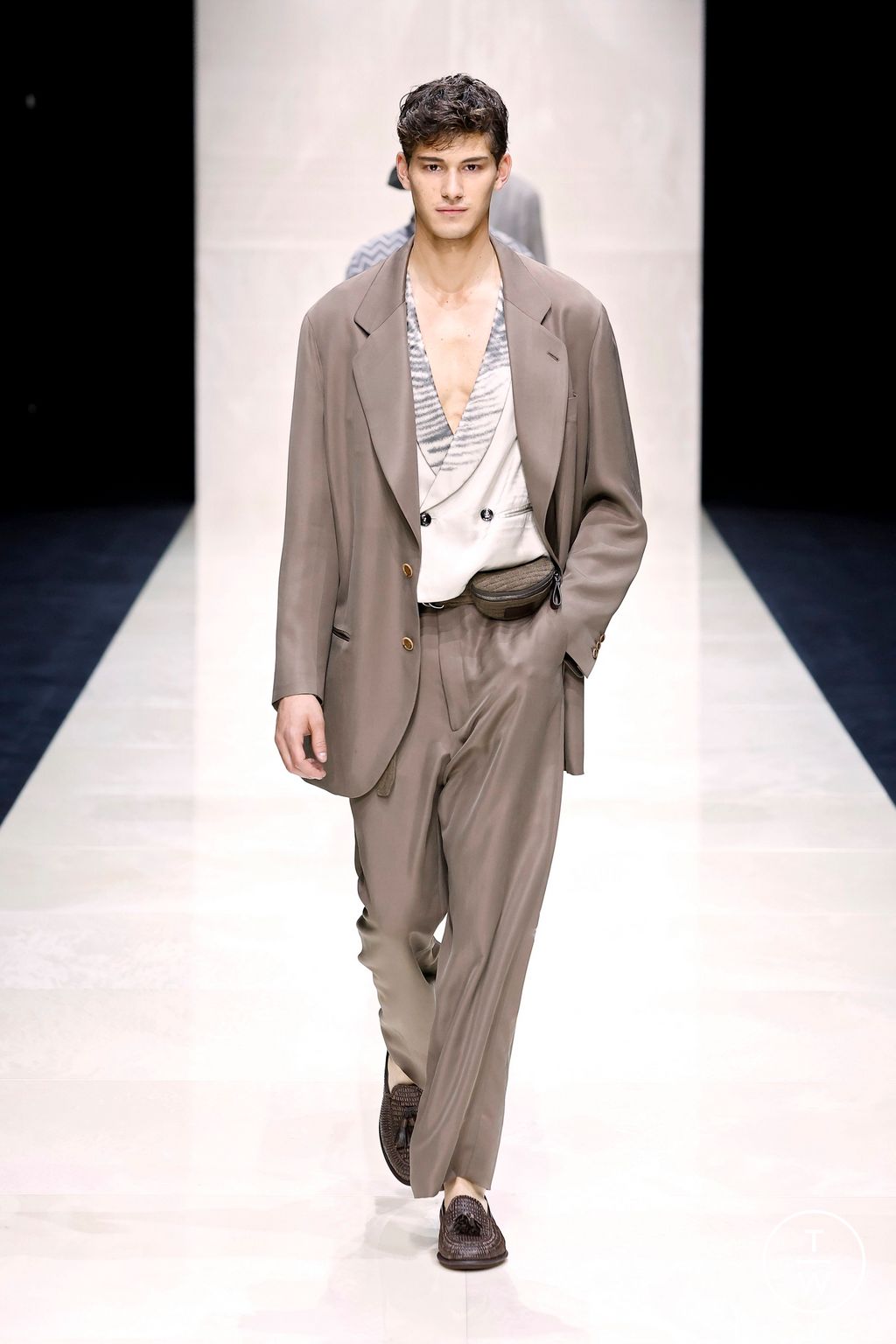 Fashion Week Milan Spring-Summer 2025 look 38 from the Giorgio Armani collection 男装