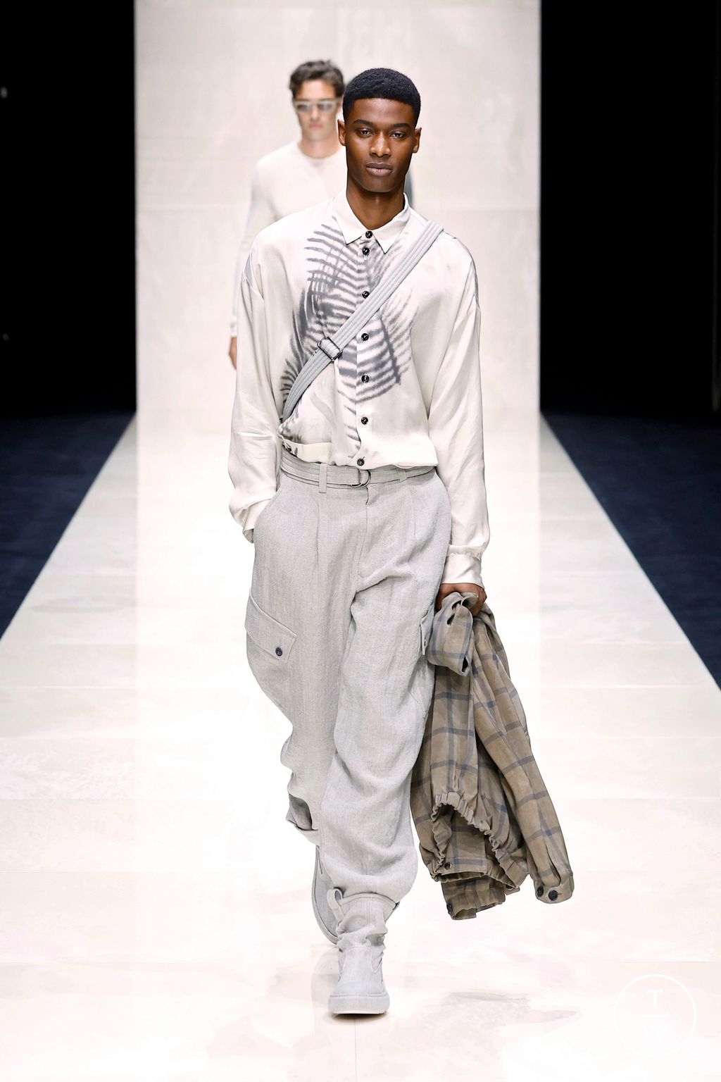 Fashion Week Milan Spring-Summer 2025 look 43 from the Giorgio Armani collection 男装