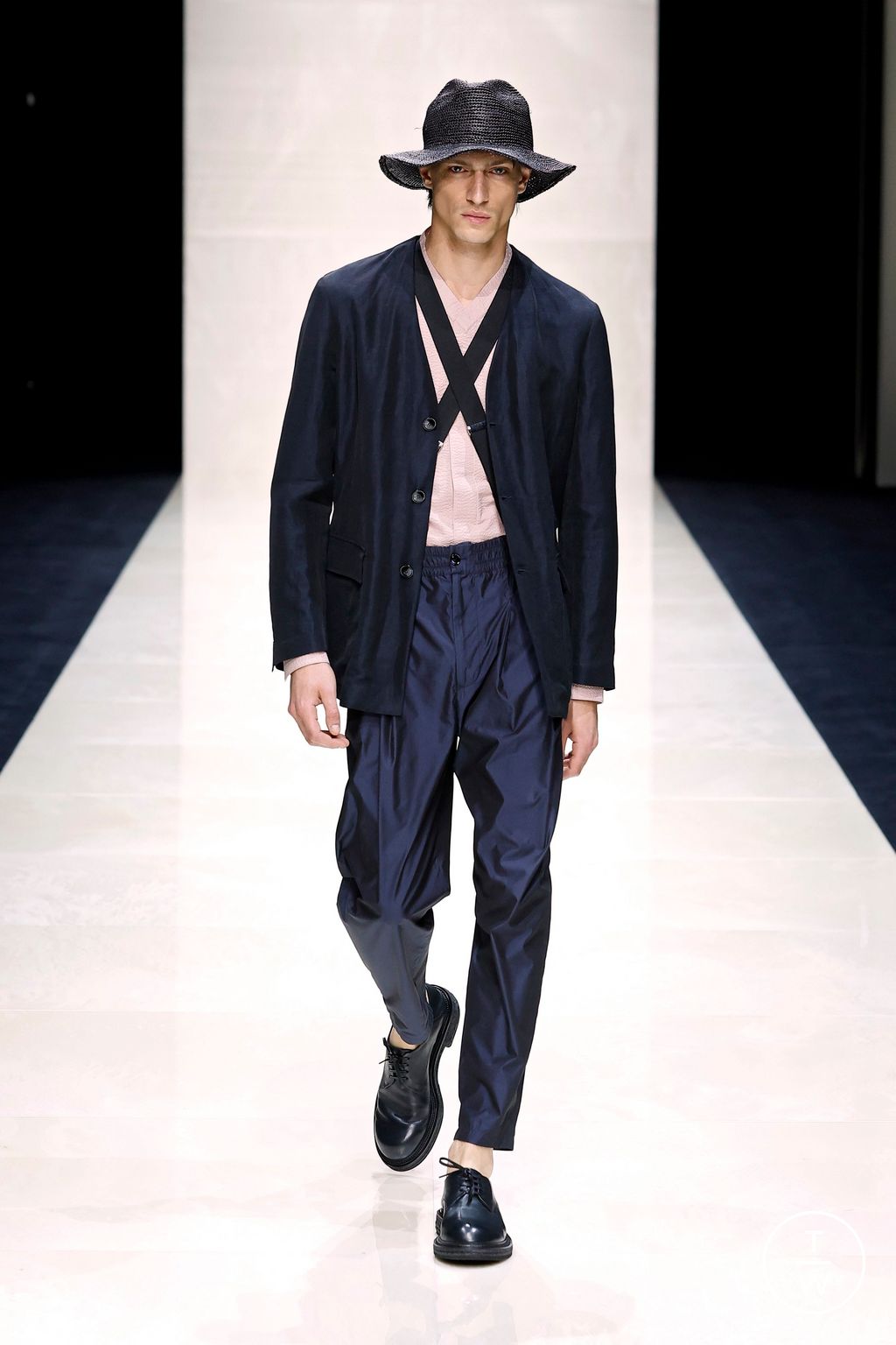 Fashion Week Milan Spring-Summer 2025 look 66 de la collection Giorgio Armani menswear