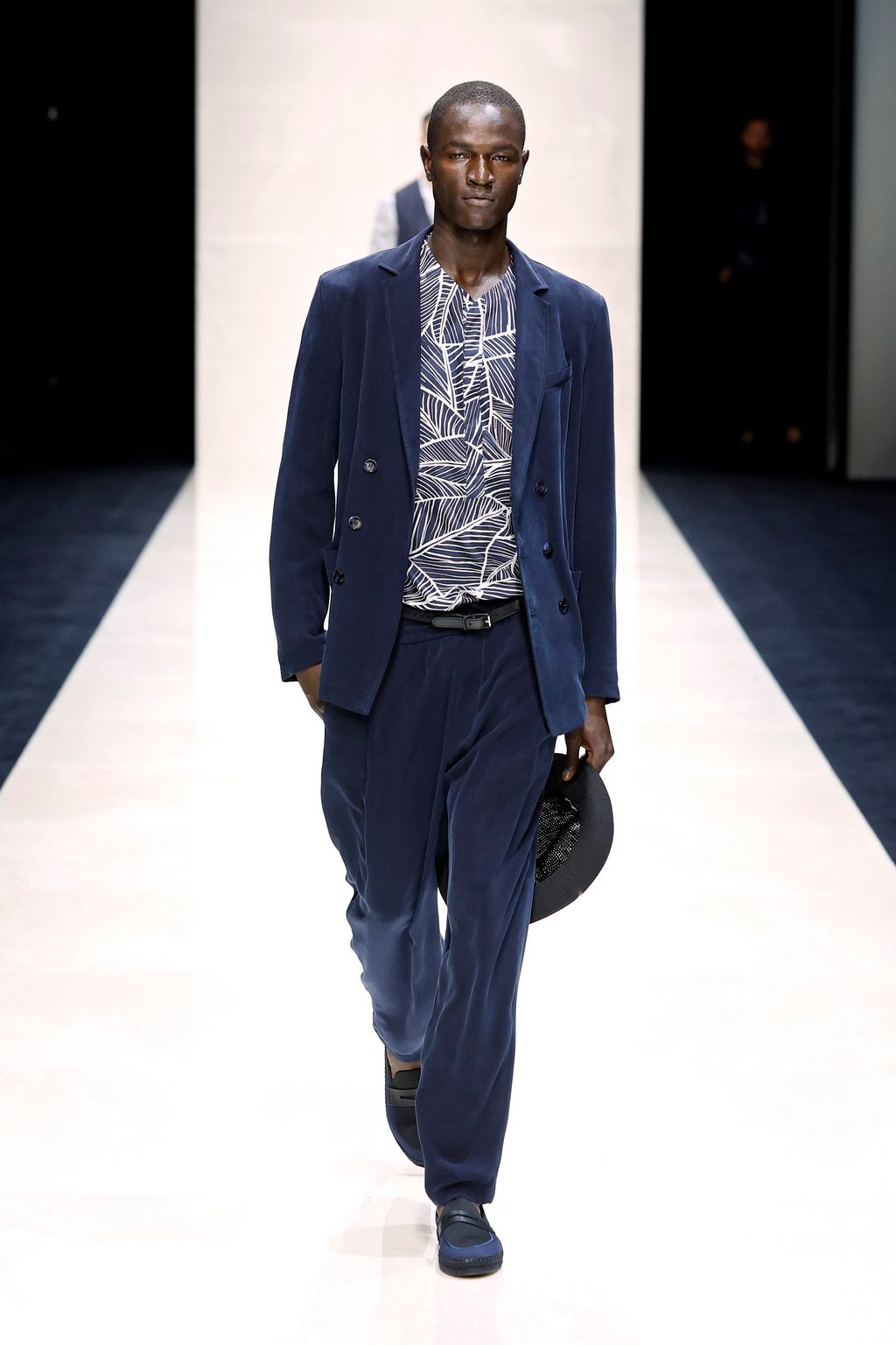 Fashion Week Milan Spring/Summer 2025 look 81 from the Giorgio Armani collection menswear