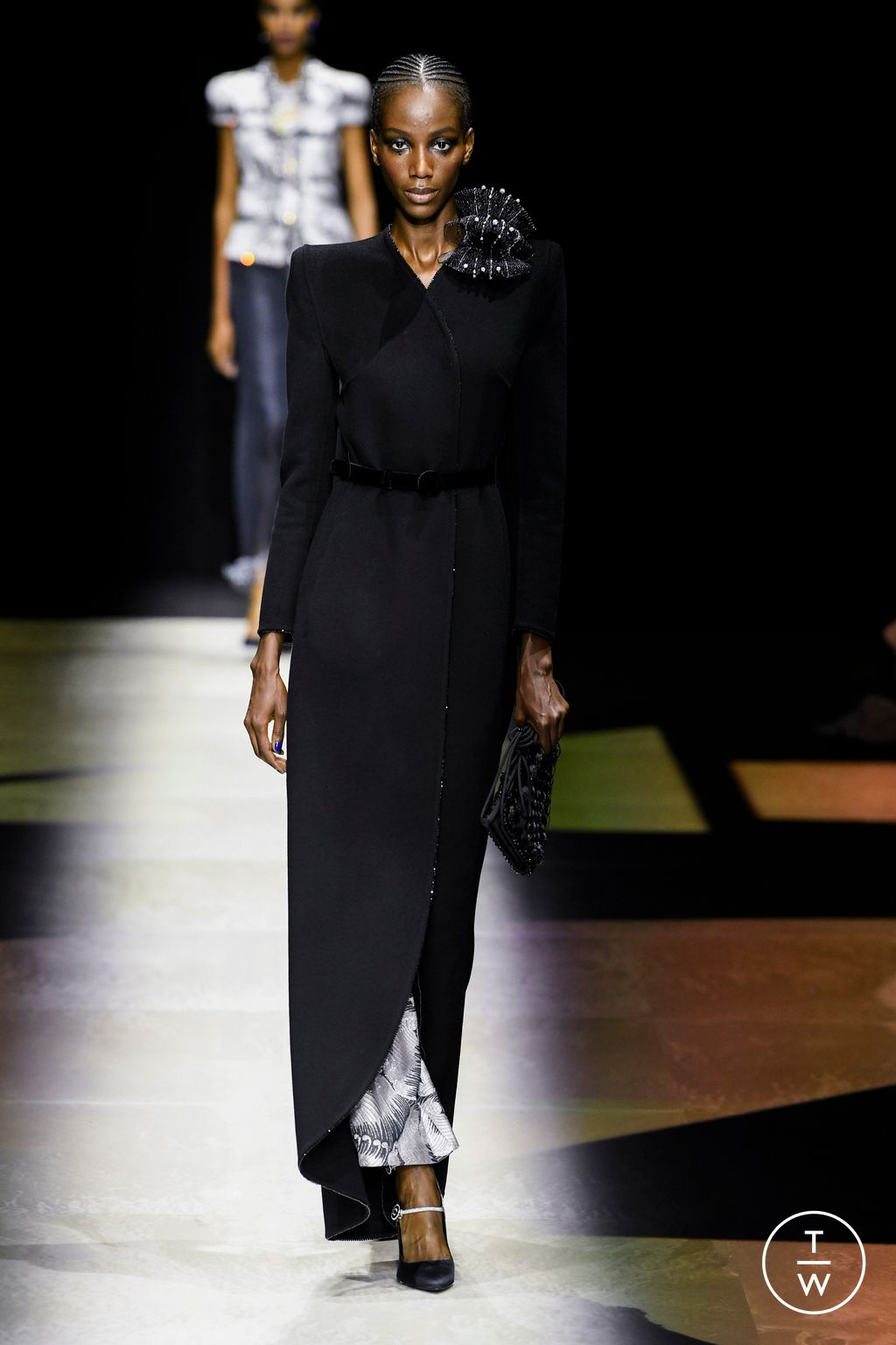 Fashion Week Paris Fall/Winter 2022 look 1 from the Giorgio Armani Privé collection 高级定制