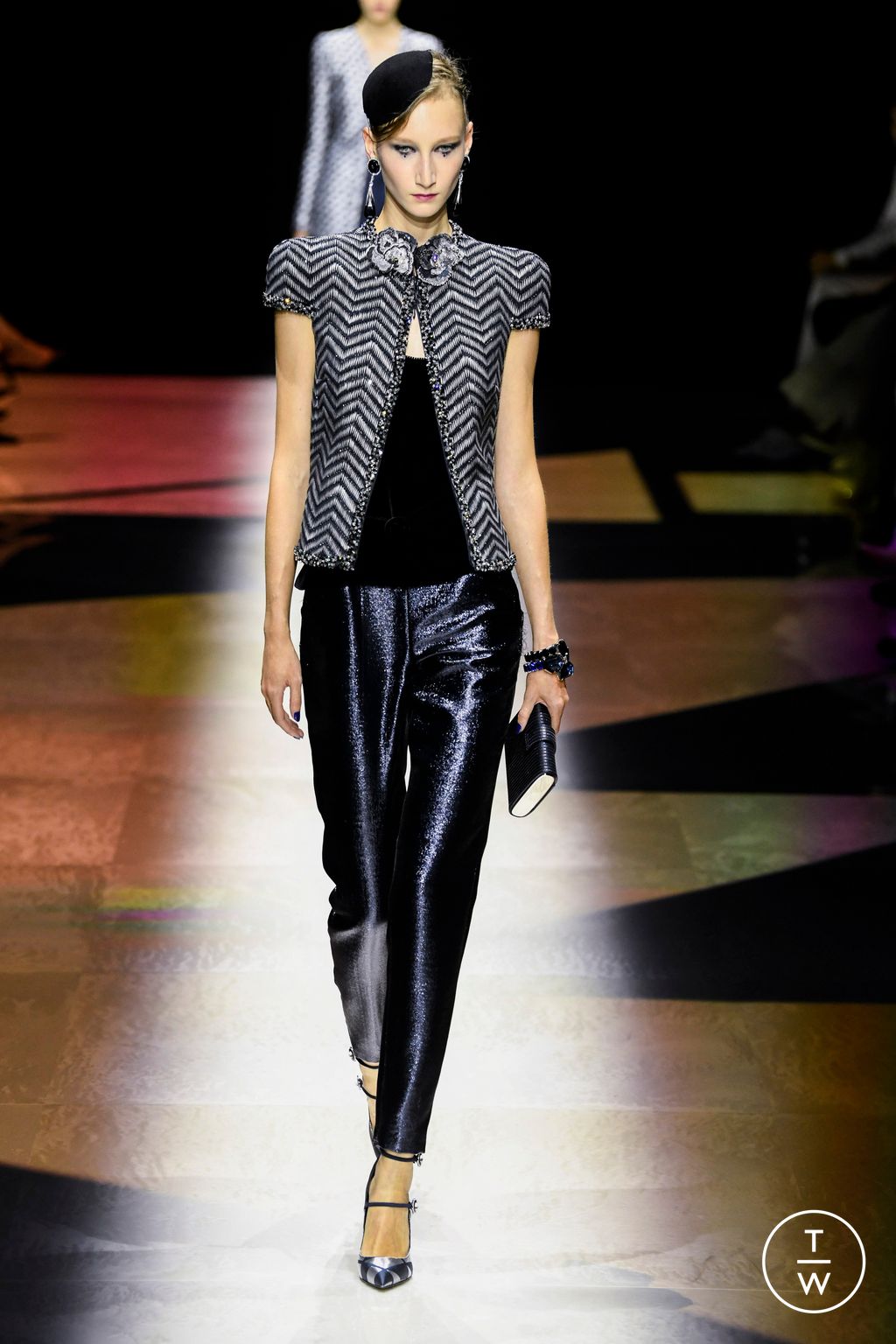 Fashion Week Paris Fall/Winter 2022 look 4 from the Giorgio Armani Privé collection couture