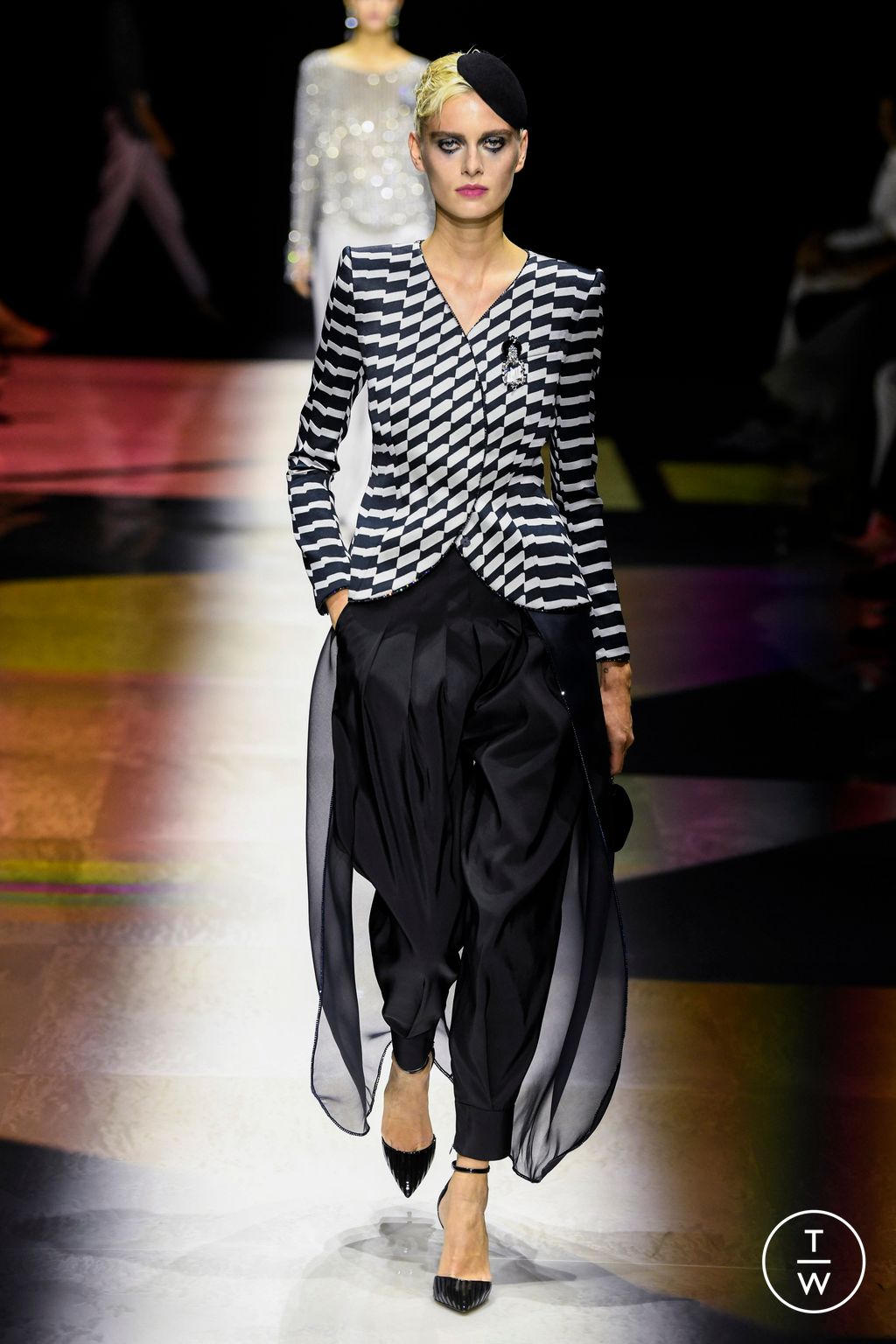 Fashion Week Paris Fall/Winter 2022 look 7 from the Giorgio Armani Privé collection 高级定制