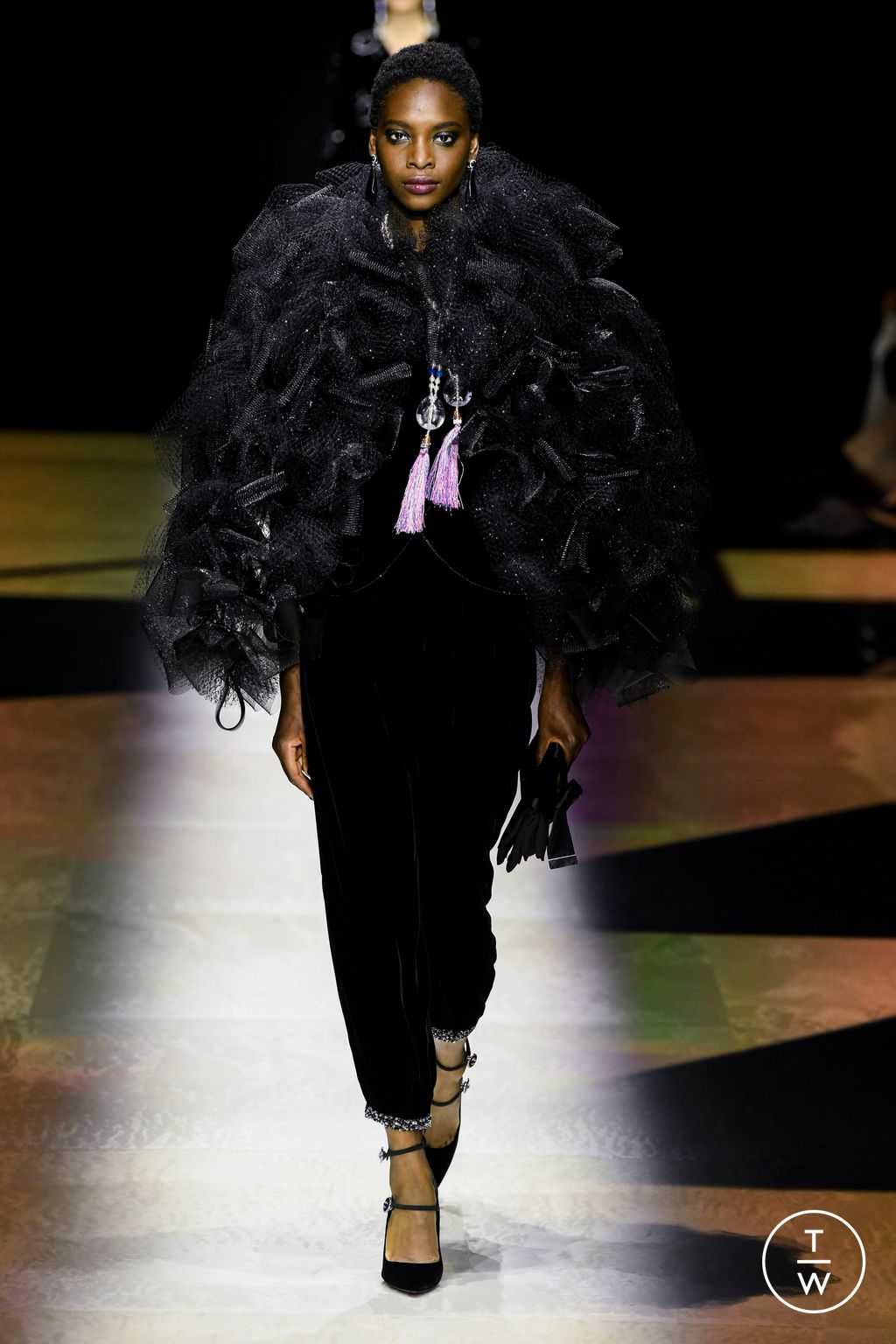 Fashion Week Paris Fall/Winter 2022 look 19 from the Giorgio Armani Privé collection 高级定制