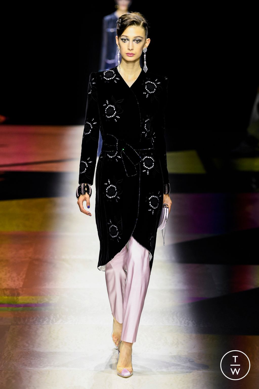 Fashion Week Paris Fall/Winter 2022 look 20 from the Giorgio Armani Privé collection couture