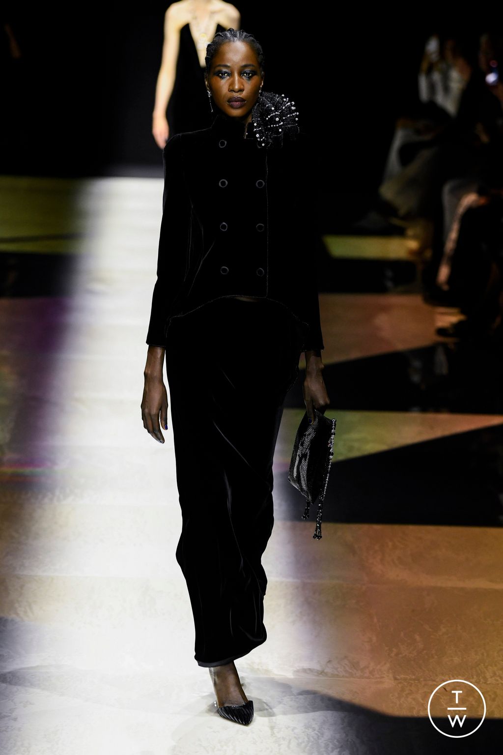 Fashion Week Paris Fall/Winter 2022 look 25 from the Giorgio Armani Privé collection couture