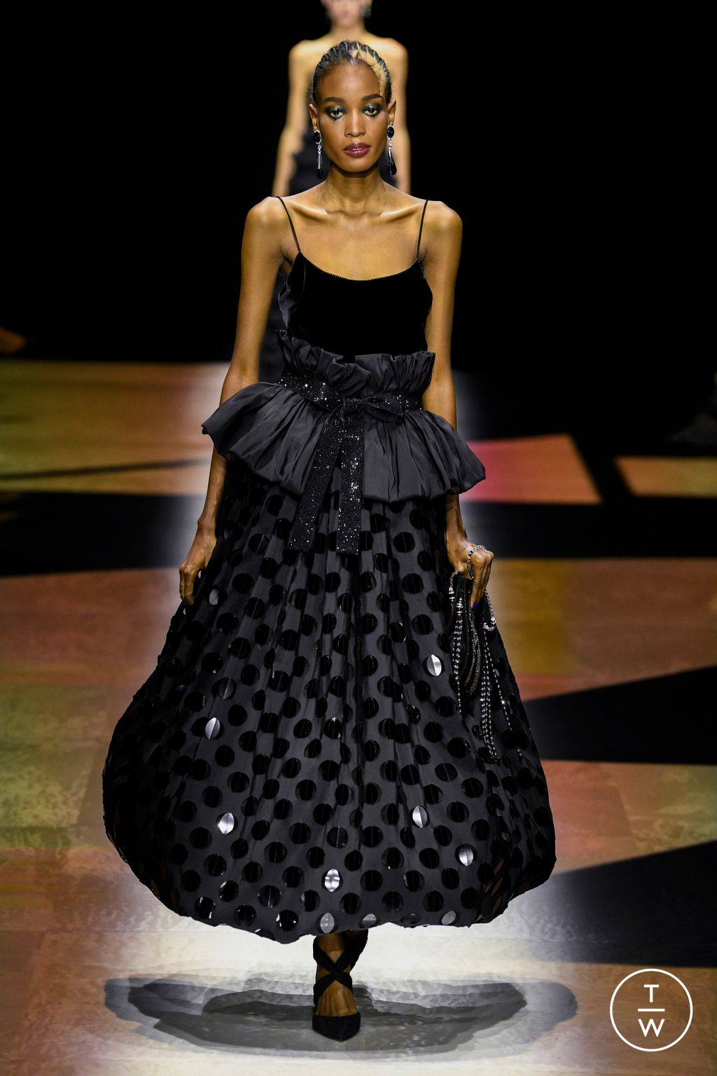 Fashion Week Paris Fall/Winter 2022 look 28 from the Giorgio Armani Privé collection 高级定制